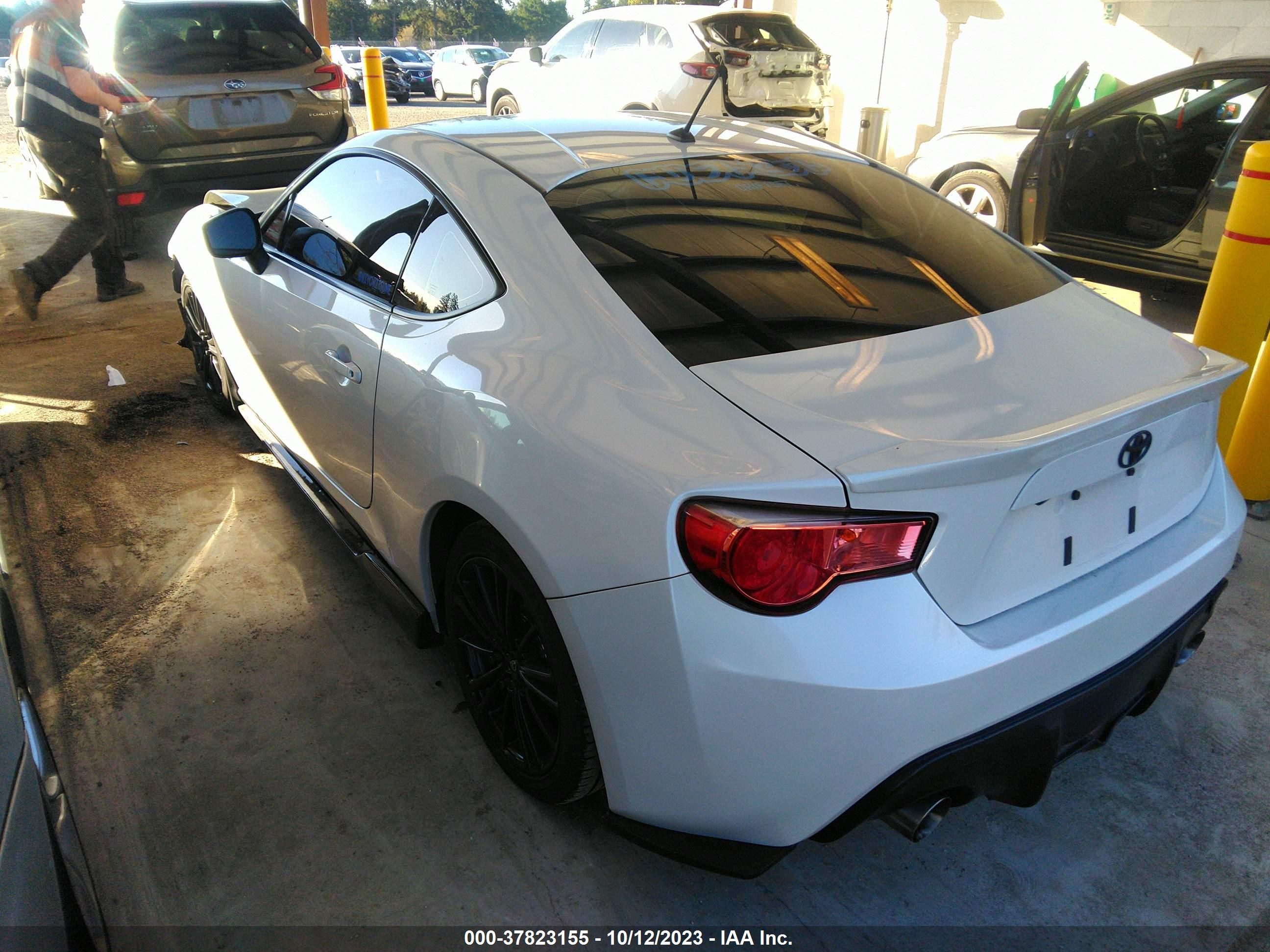 Photo 2 VIN: JF1ZNAA10E8702517 - SCION FR-S 