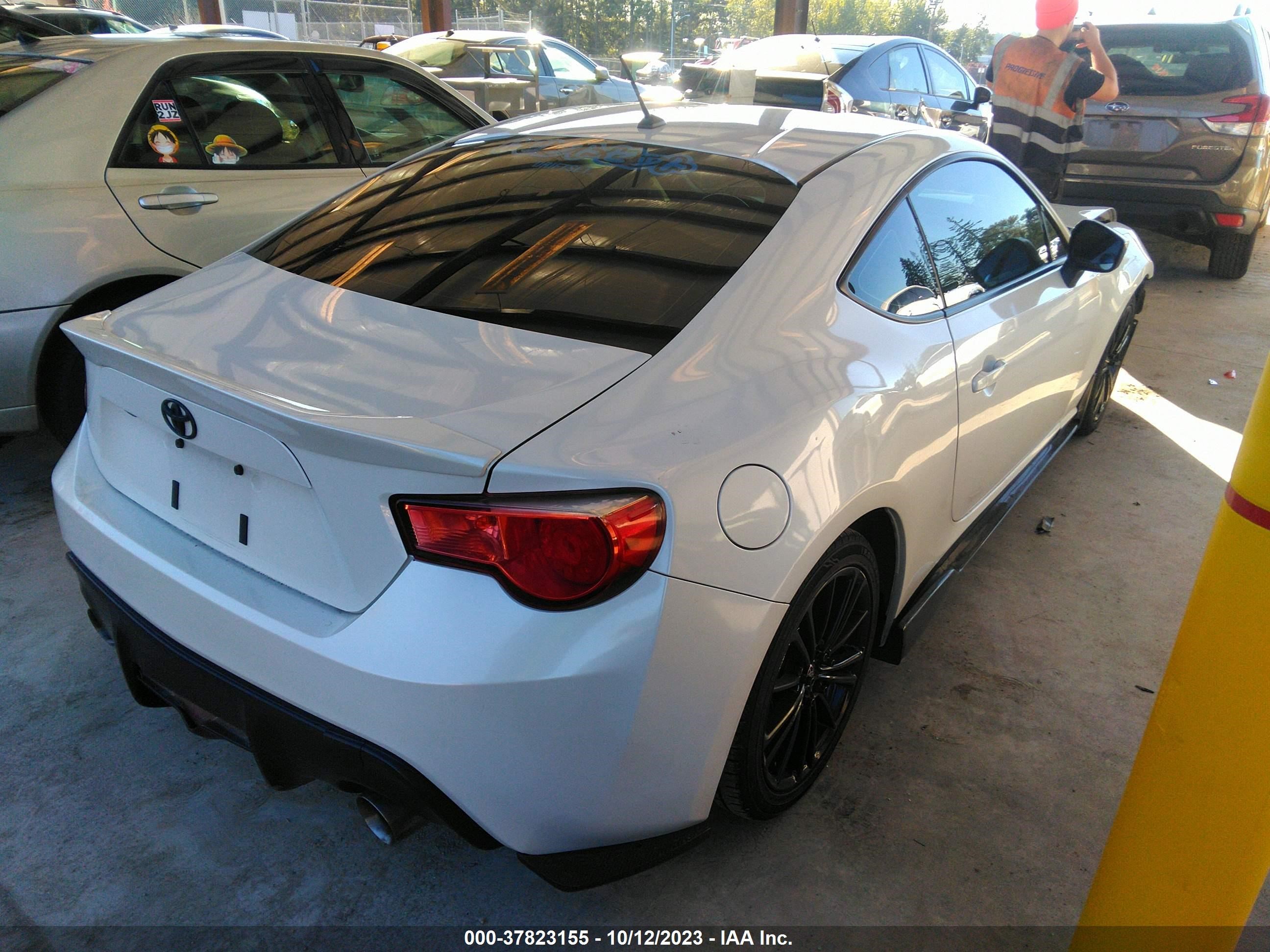 Photo 3 VIN: JF1ZNAA10E8702517 - SCION FR-S 