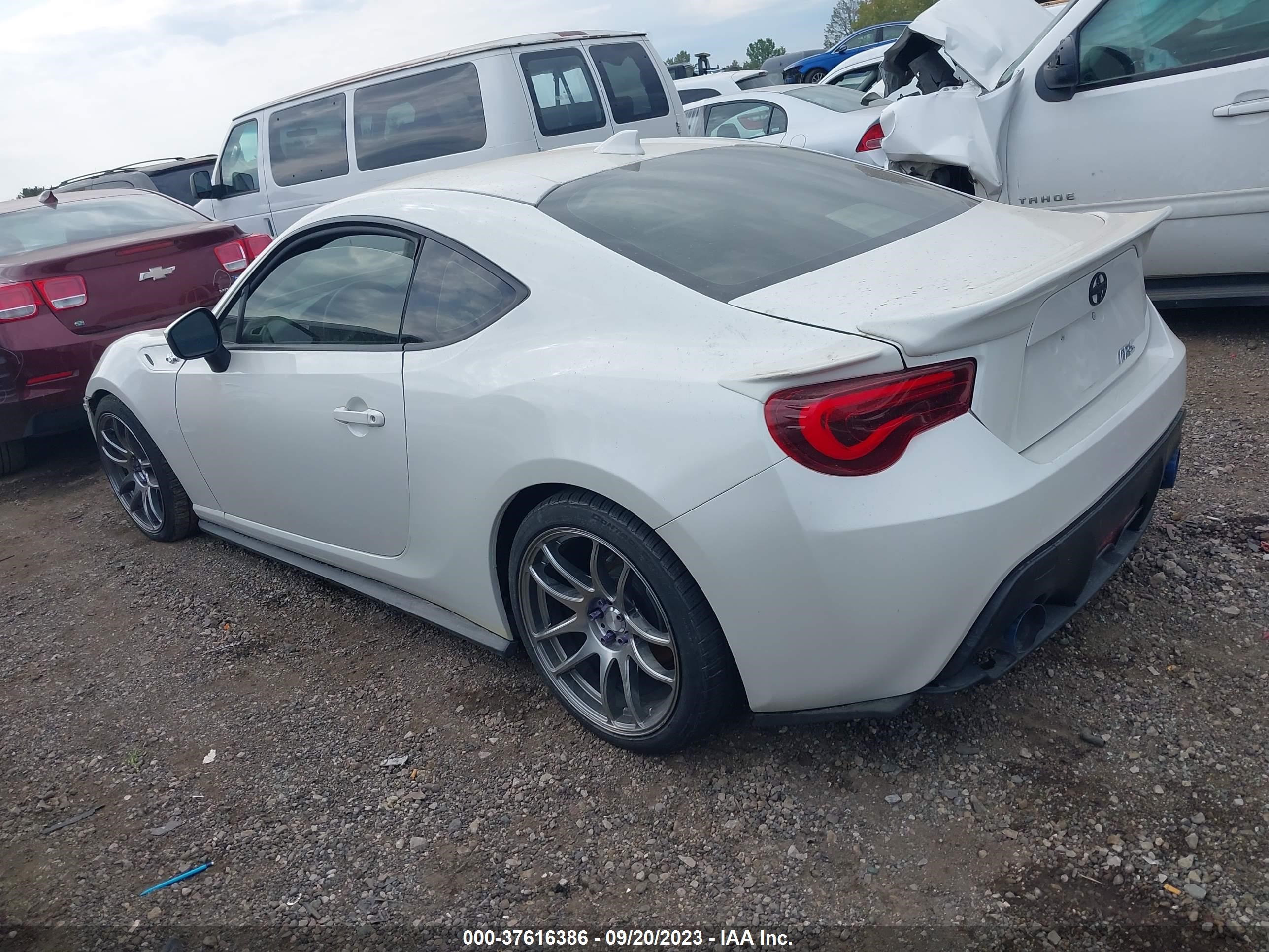 Photo 2 VIN: JF1ZNAA11F9708290 - SCION FR-S 