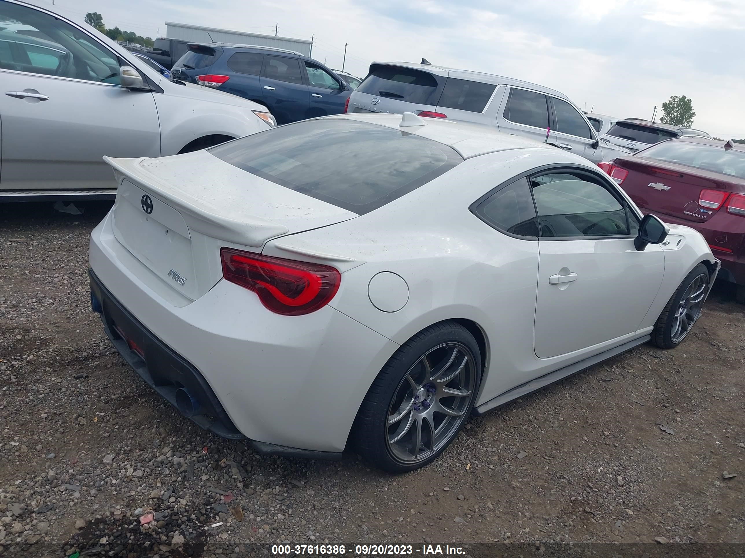 Photo 3 VIN: JF1ZNAA11F9708290 - SCION FR-S 