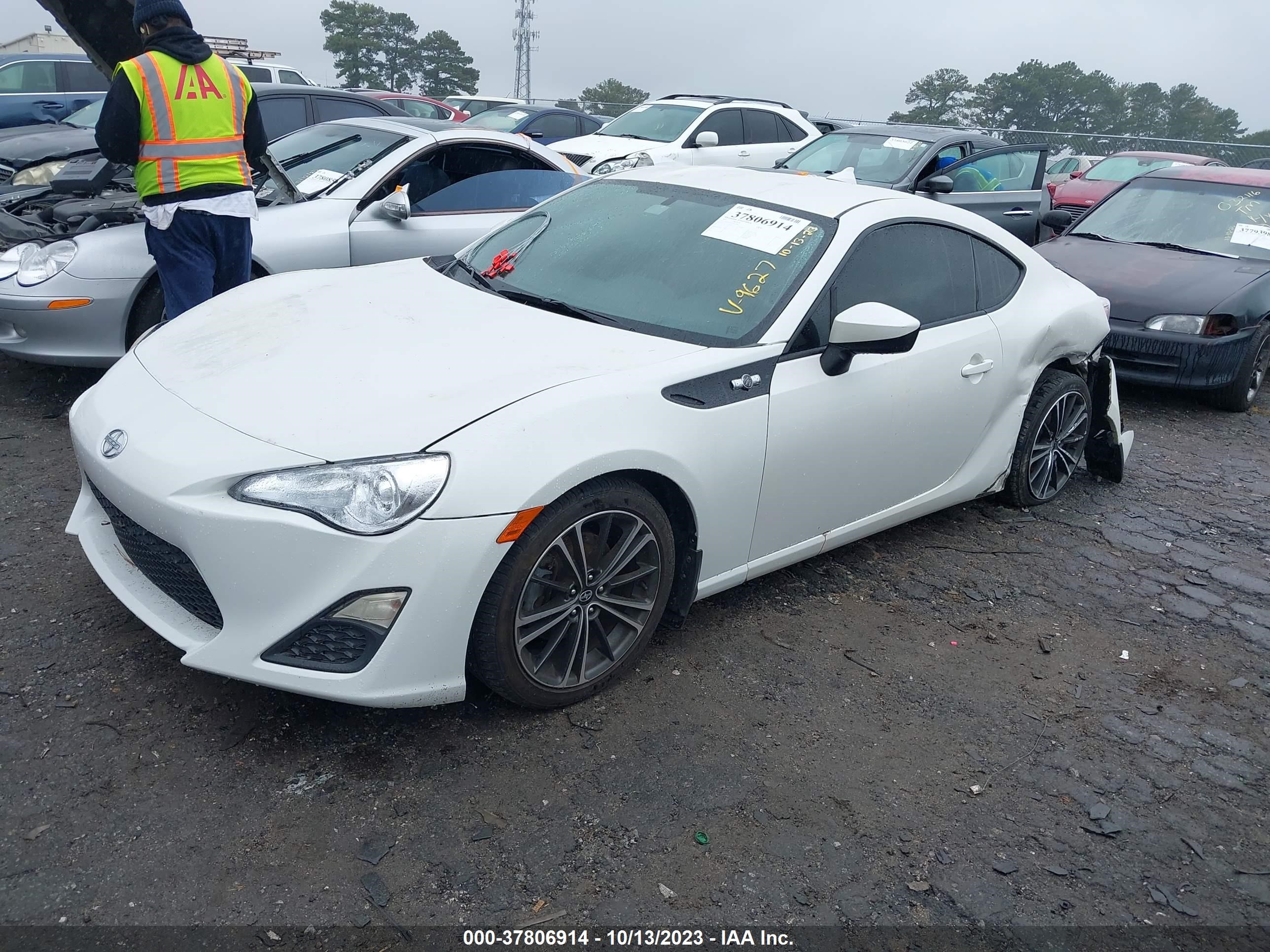 Photo 1 VIN: JF1ZNAA12D2719627 - SCION FR-S 