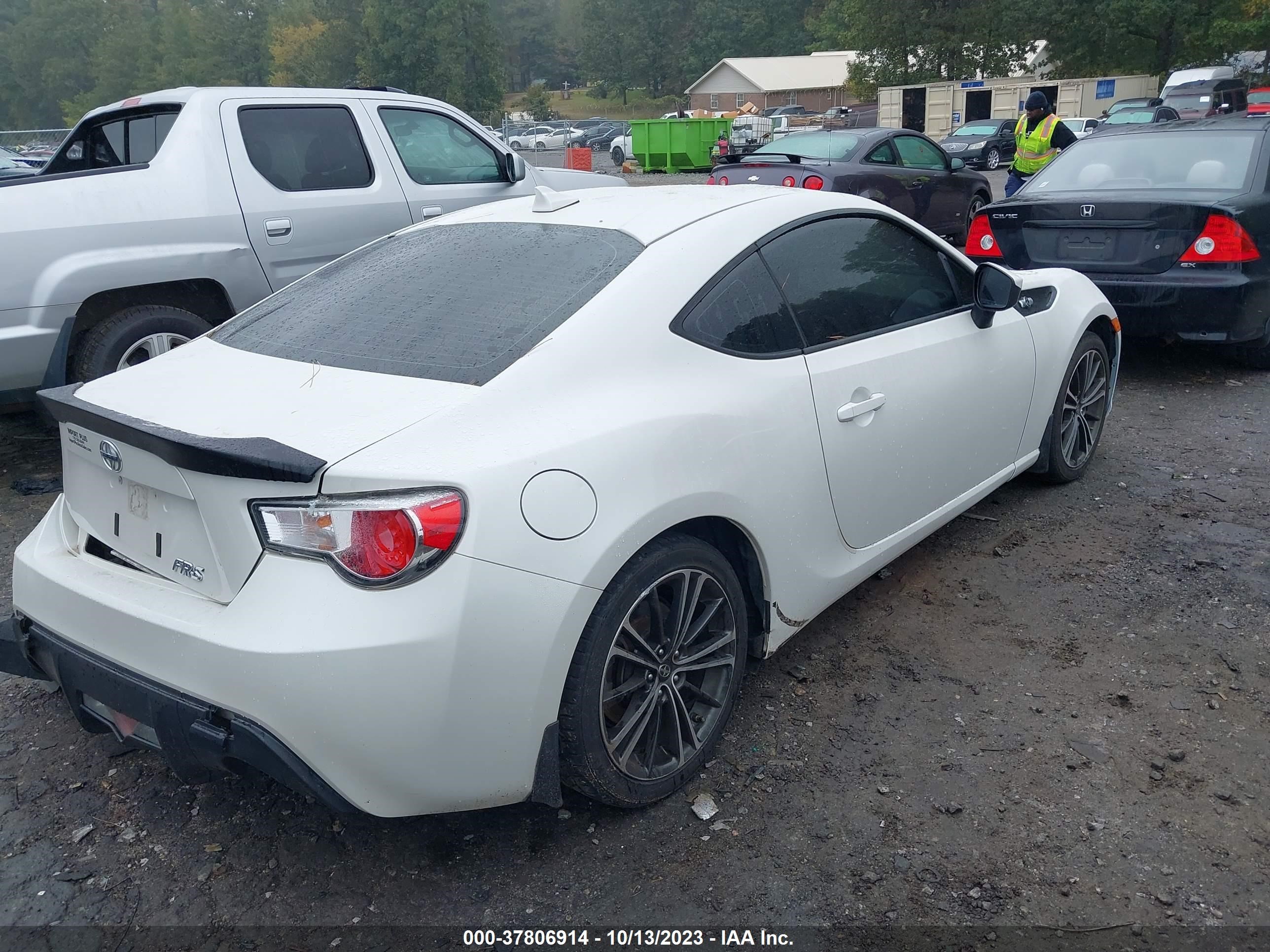 Photo 3 VIN: JF1ZNAA12D2719627 - SCION FR-S 