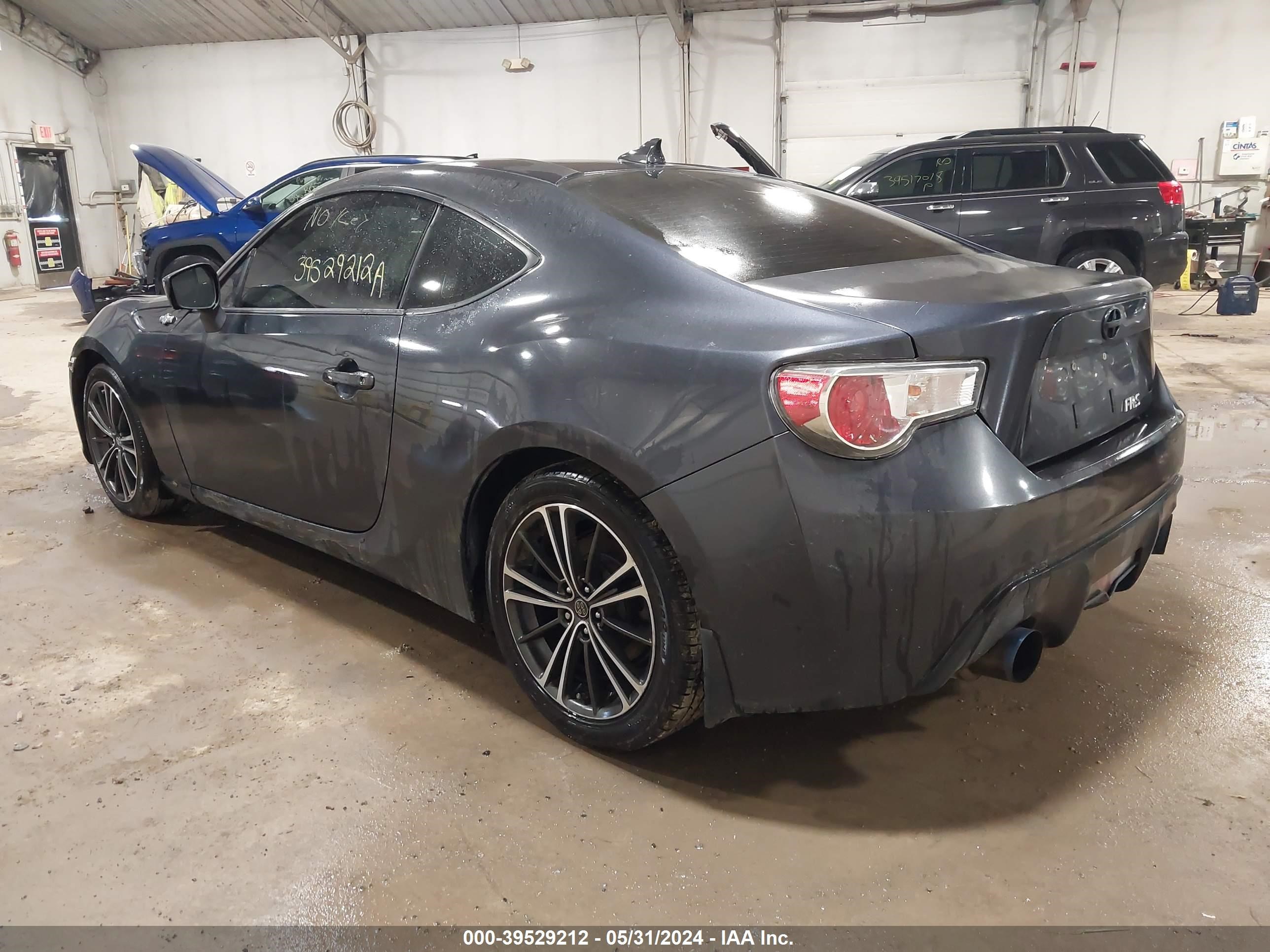 Photo 2 VIN: JF1ZNAA13D2716185 - SCION FR-S 