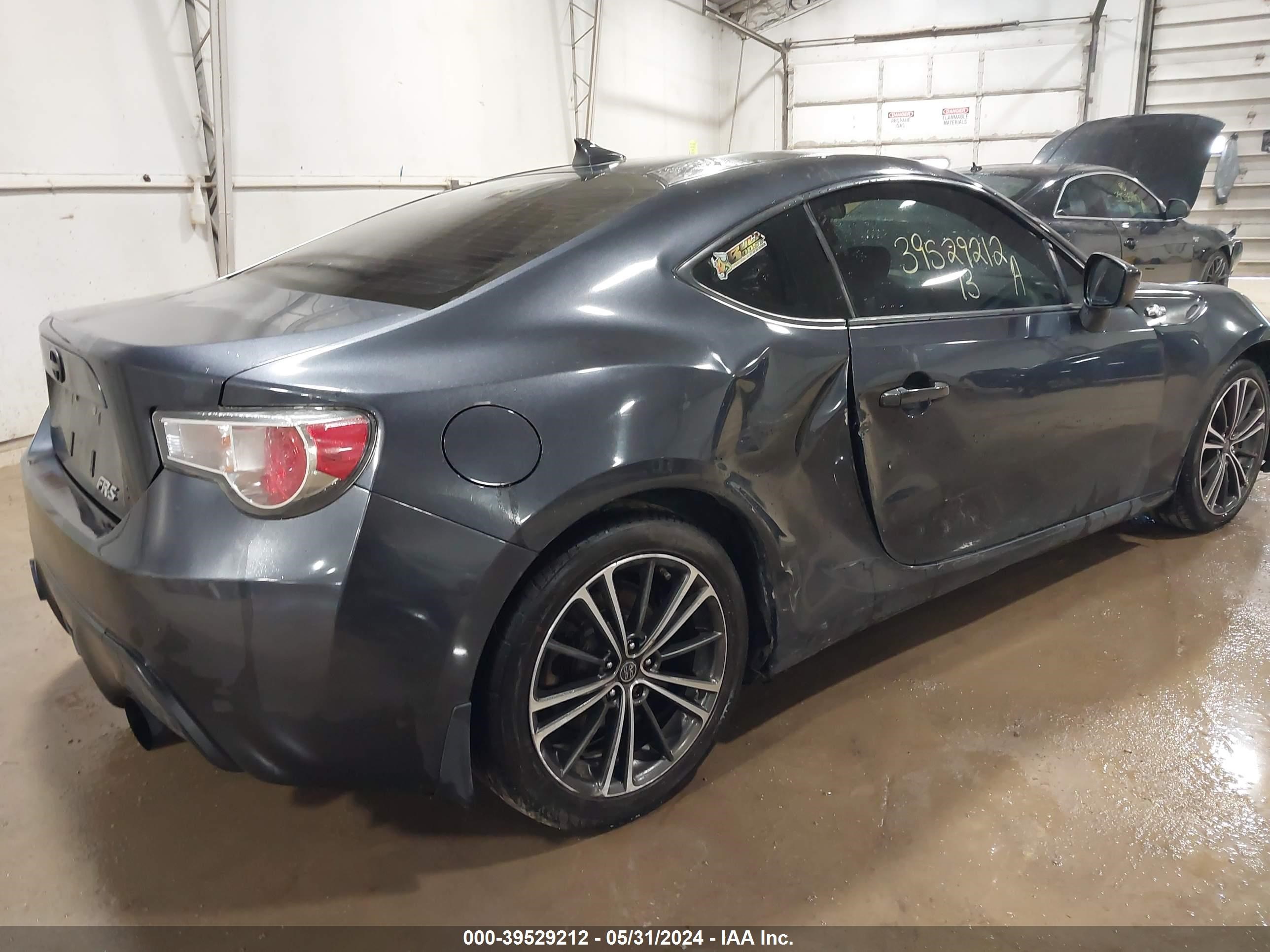 Photo 3 VIN: JF1ZNAA13D2716185 - SCION FR-S 