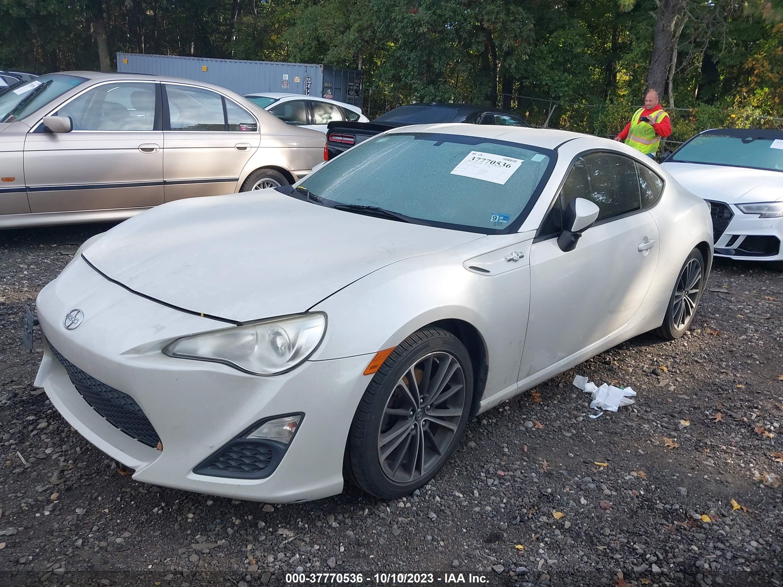 Photo 1 VIN: JF1ZNAA17E8701817 - SCION FR-S 