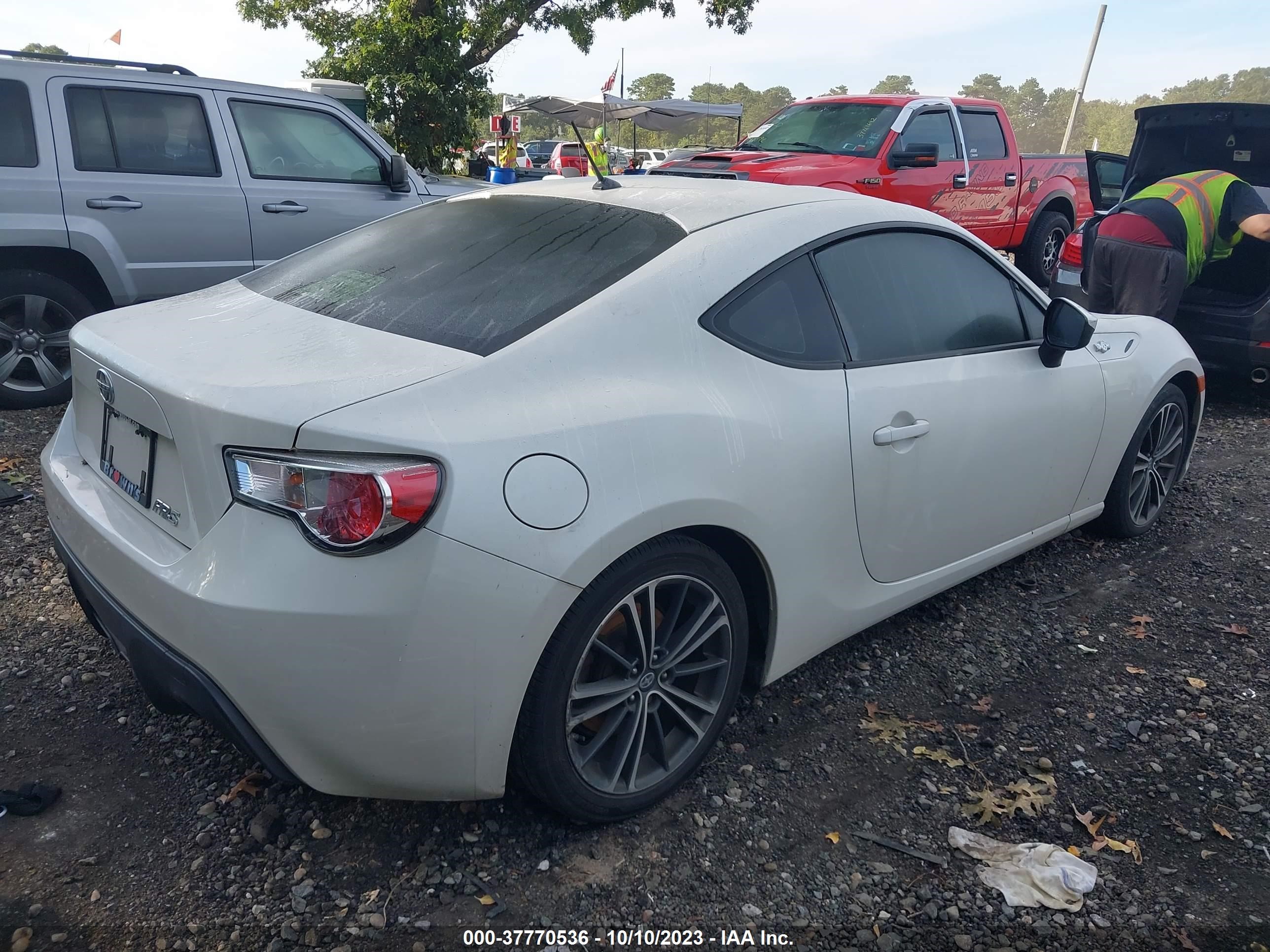 Photo 3 VIN: JF1ZNAA17E8701817 - SCION FR-S 