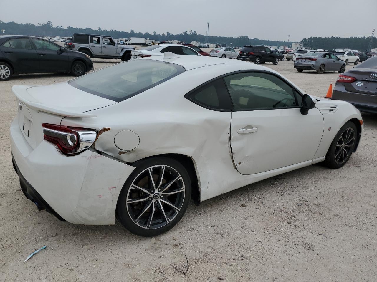 Photo 2 VIN: JF1ZNAA18H9701629 - TOYOTA GT86 