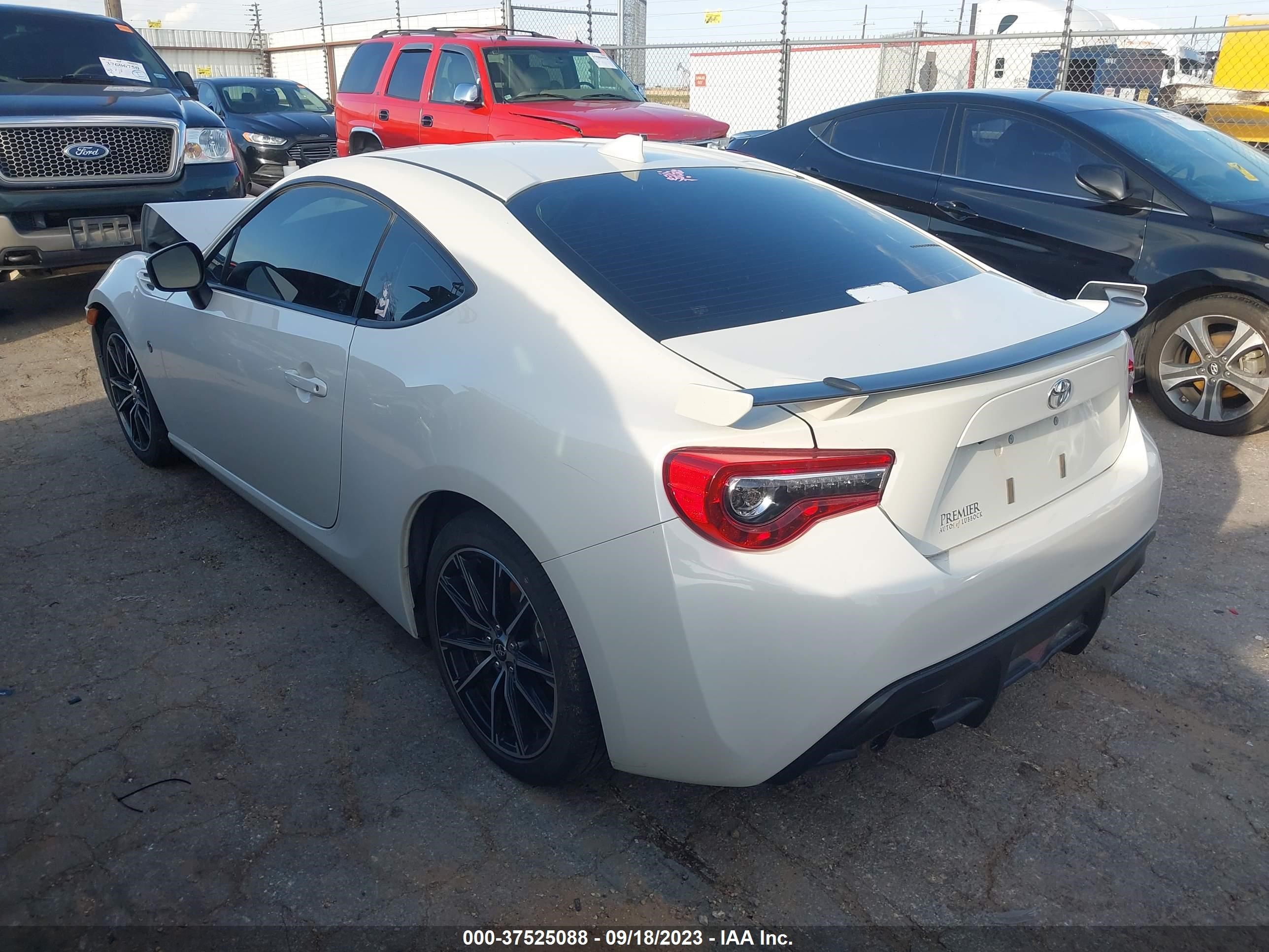 Photo 2 VIN: JF1ZNAE18L8752704 - TOYOTA GT86 