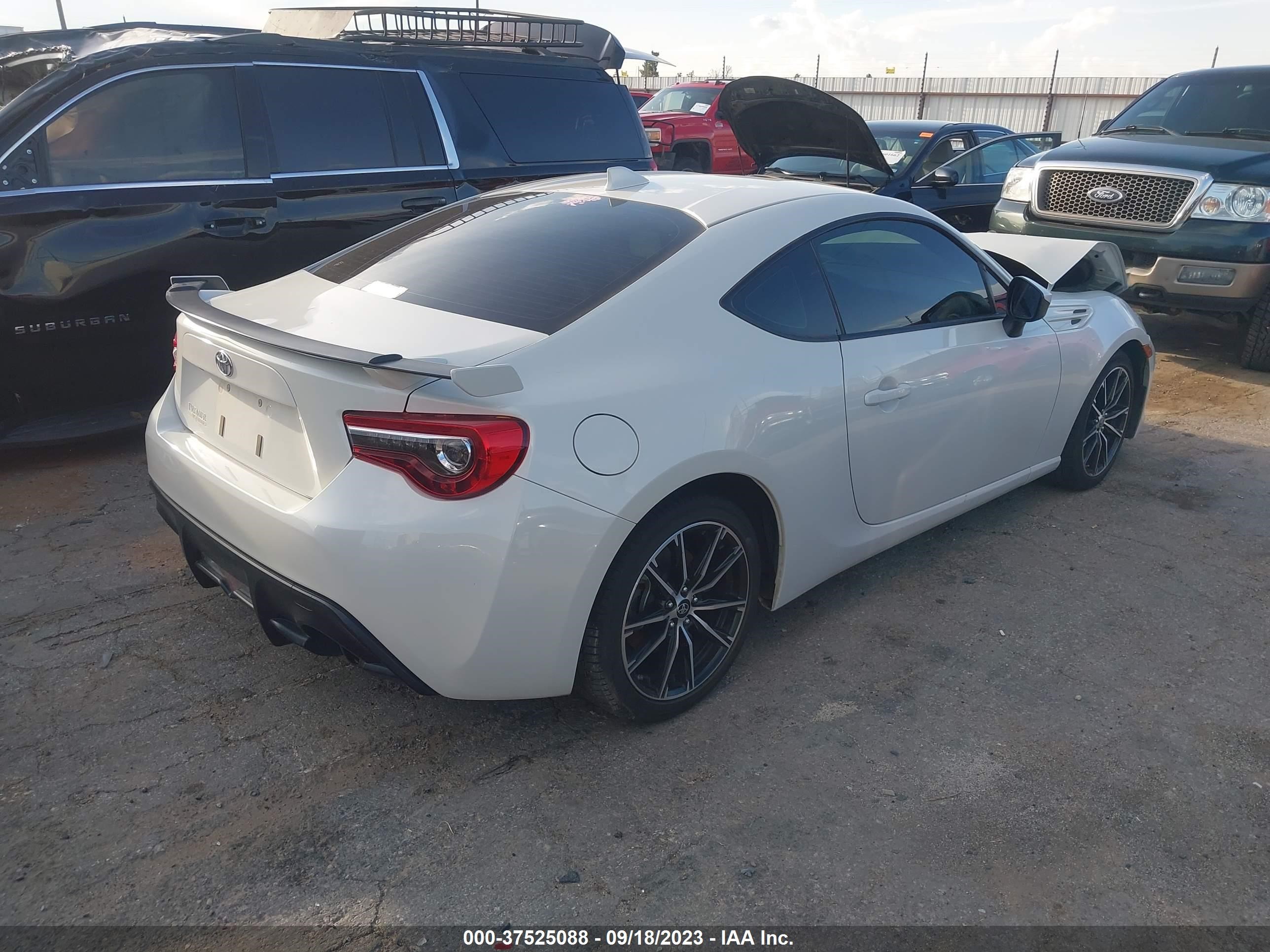 Photo 3 VIN: JF1ZNAE18L8752704 - TOYOTA GT86 