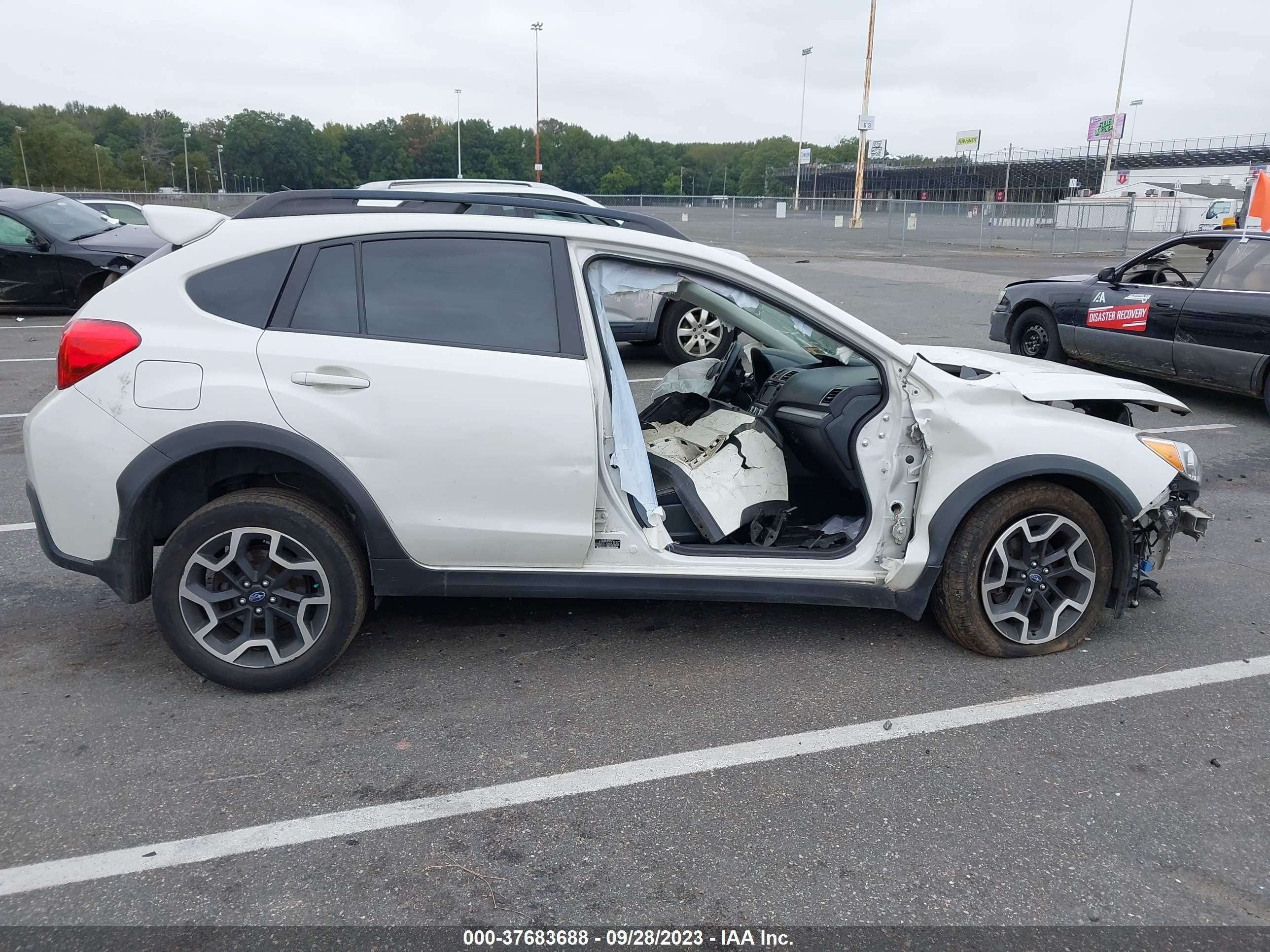 Photo 12 VIN: JF2GPABC1H8202383 - SUBARU CROSSTREK 