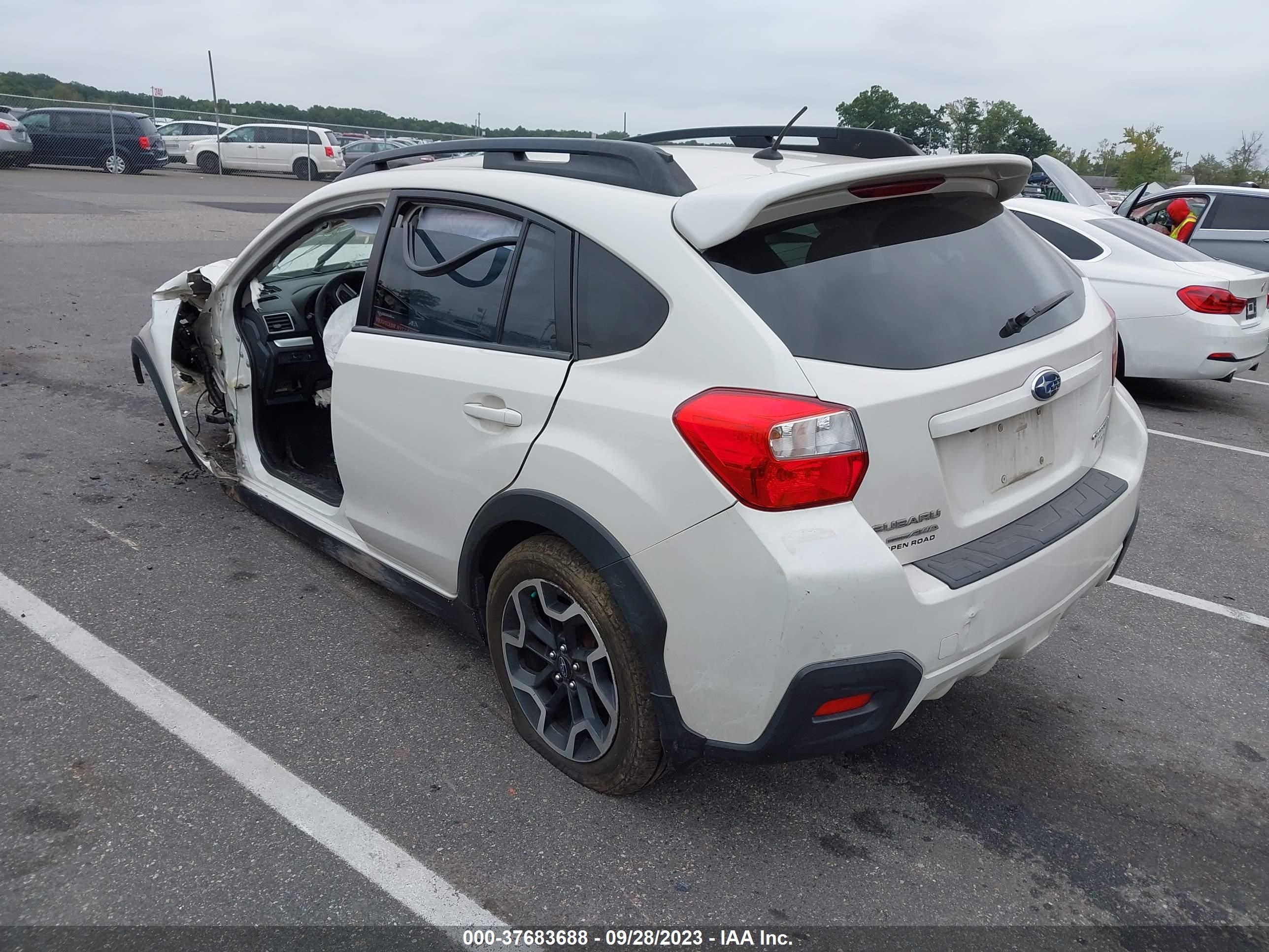 Photo 2 VIN: JF2GPABC1H8202383 - SUBARU CROSSTREK 