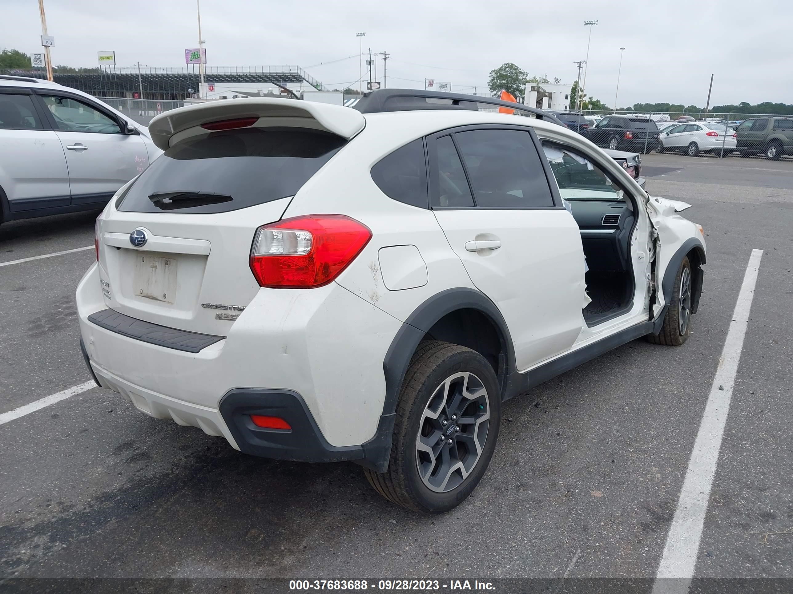 Photo 3 VIN: JF2GPABC1H8202383 - SUBARU CROSSTREK 