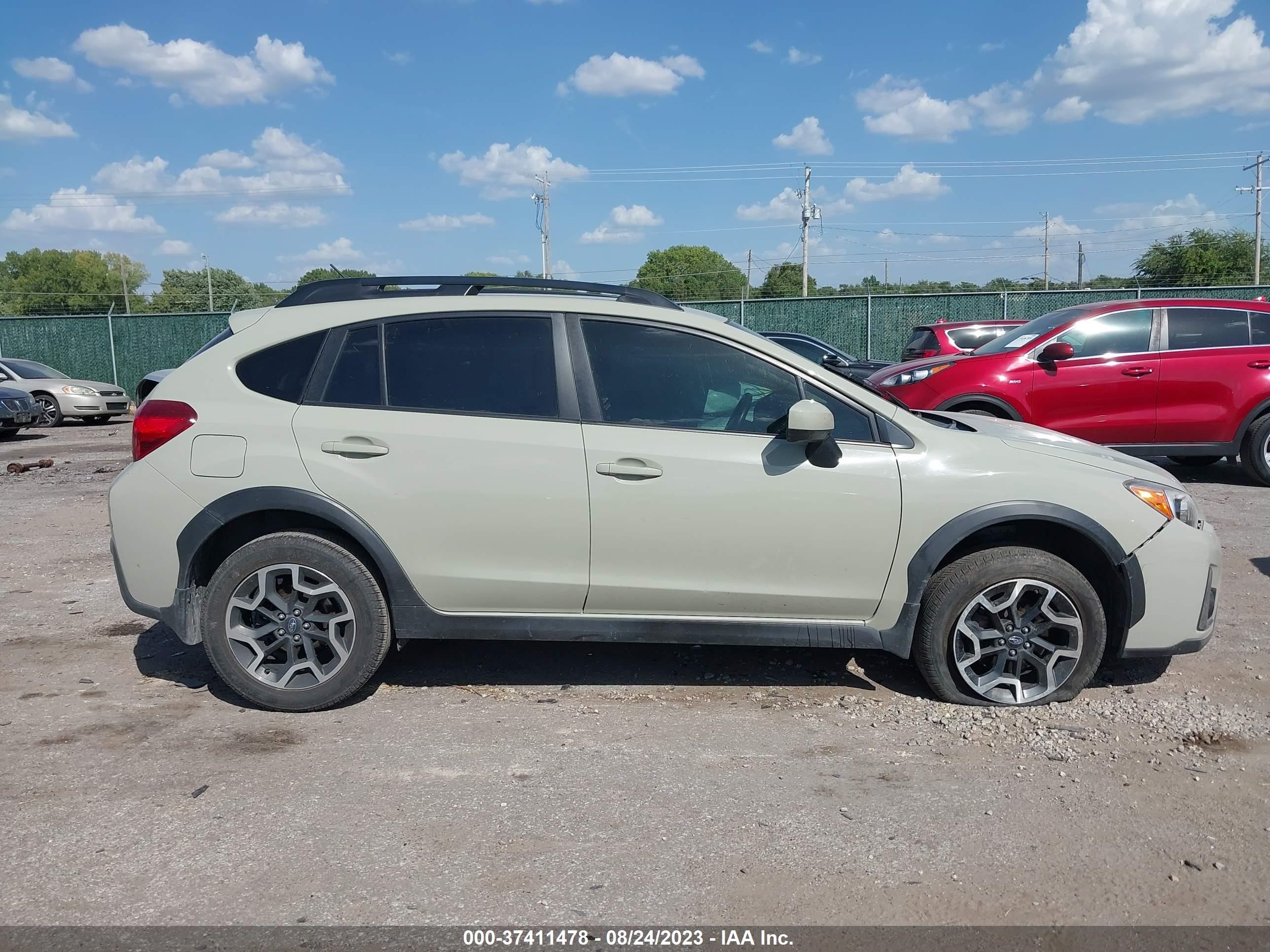 Photo 12 VIN: JF2GPABC2HH242729 - SUBARU CROSSTREK 