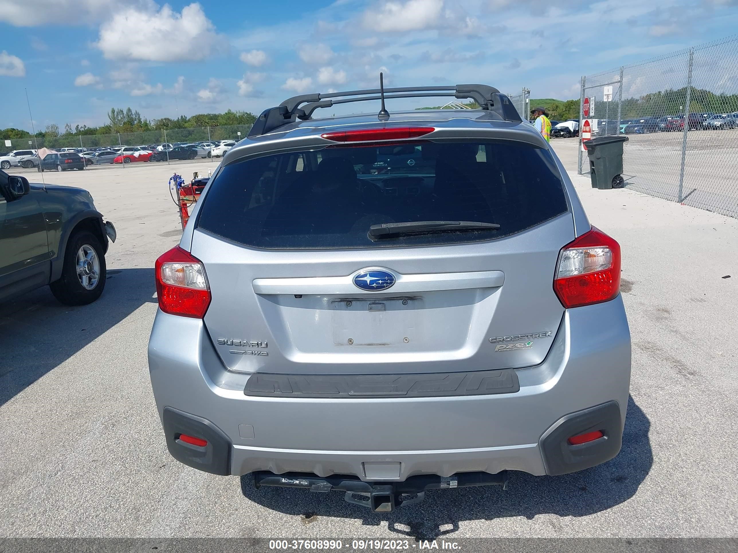 Photo 15 VIN: JF2GPABCXG8238930 - SUBARU CROSSTREK 