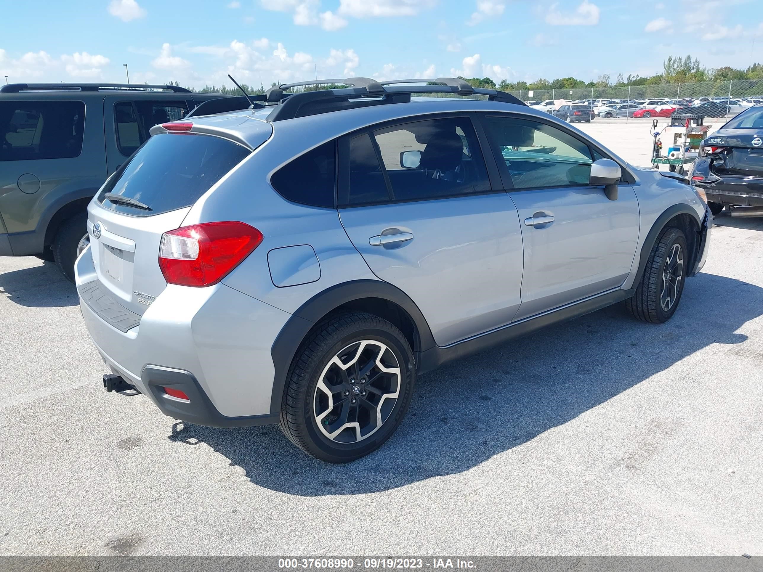 Photo 3 VIN: JF2GPABCXG8238930 - SUBARU CROSSTREK 