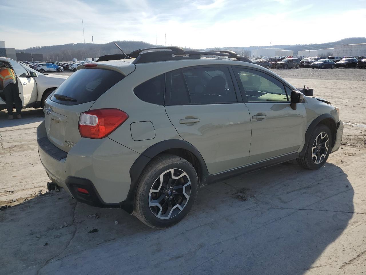 Photo 2 VIN: JF2GPABCXH9204918 - SUBARU CROSSTREK 