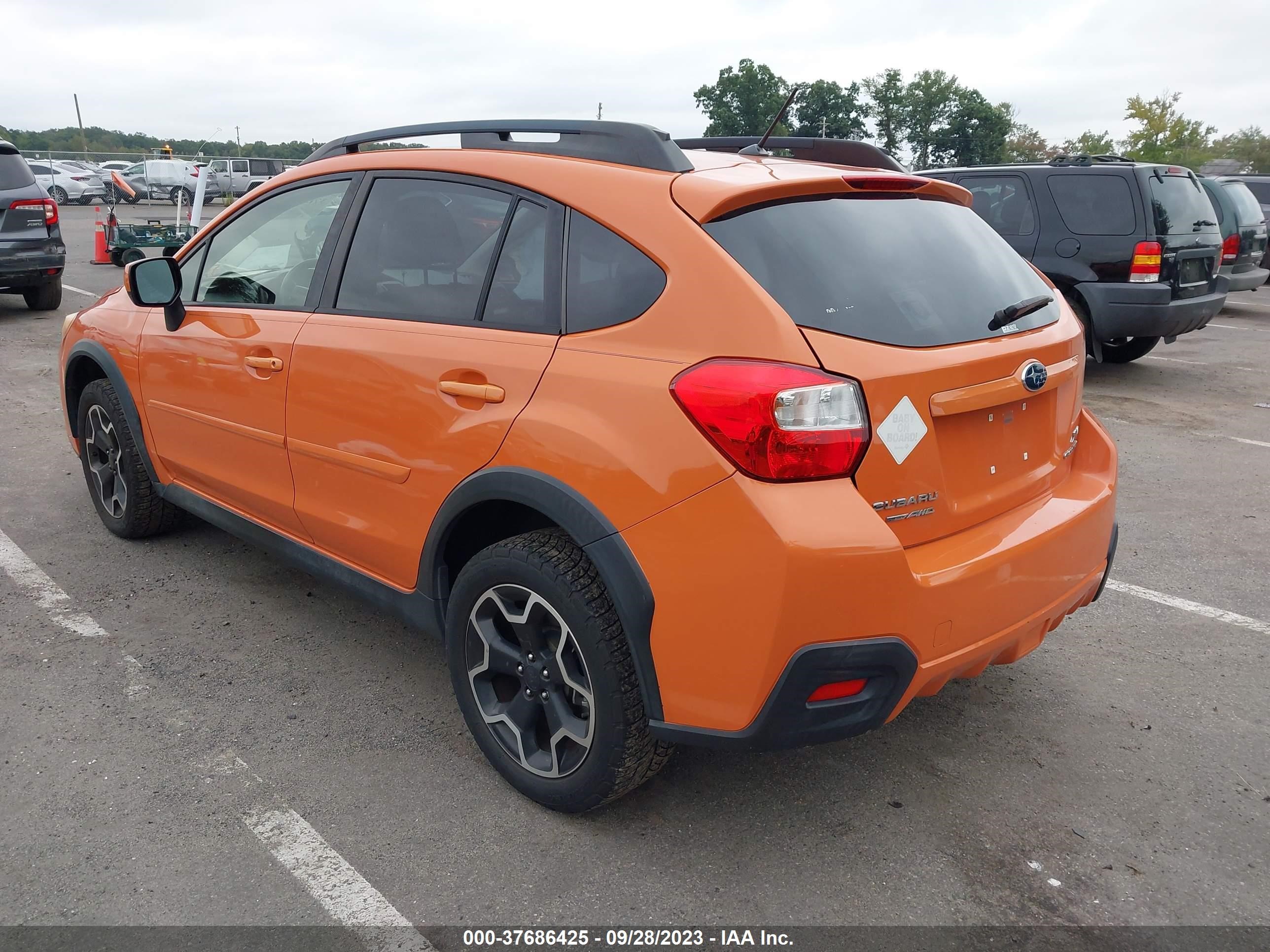 Photo 2 VIN: JF2GPACCXE8298265 - SUBARU CROSSTREK 