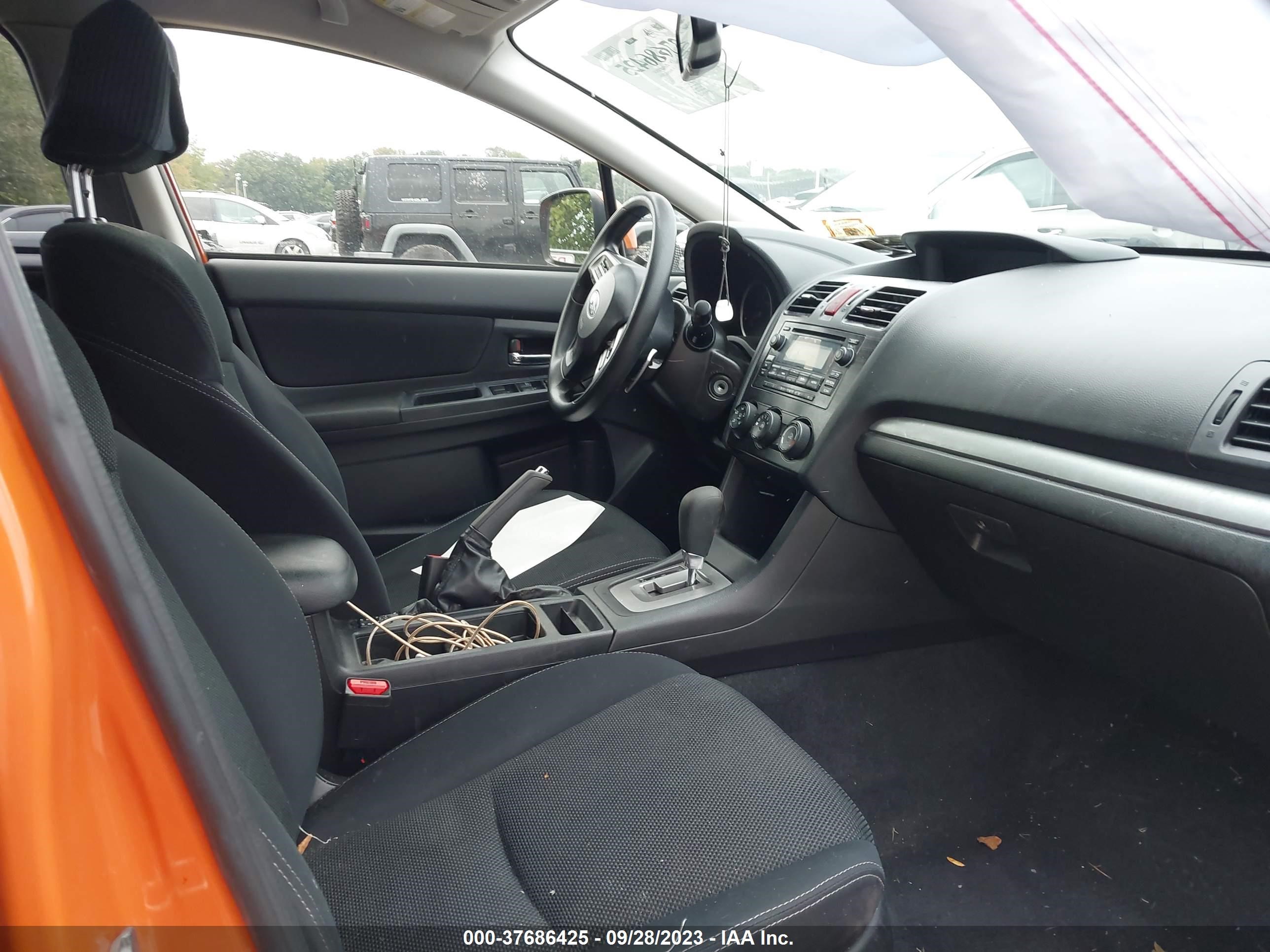 Photo 4 VIN: JF2GPACCXE8298265 - SUBARU CROSSTREK 