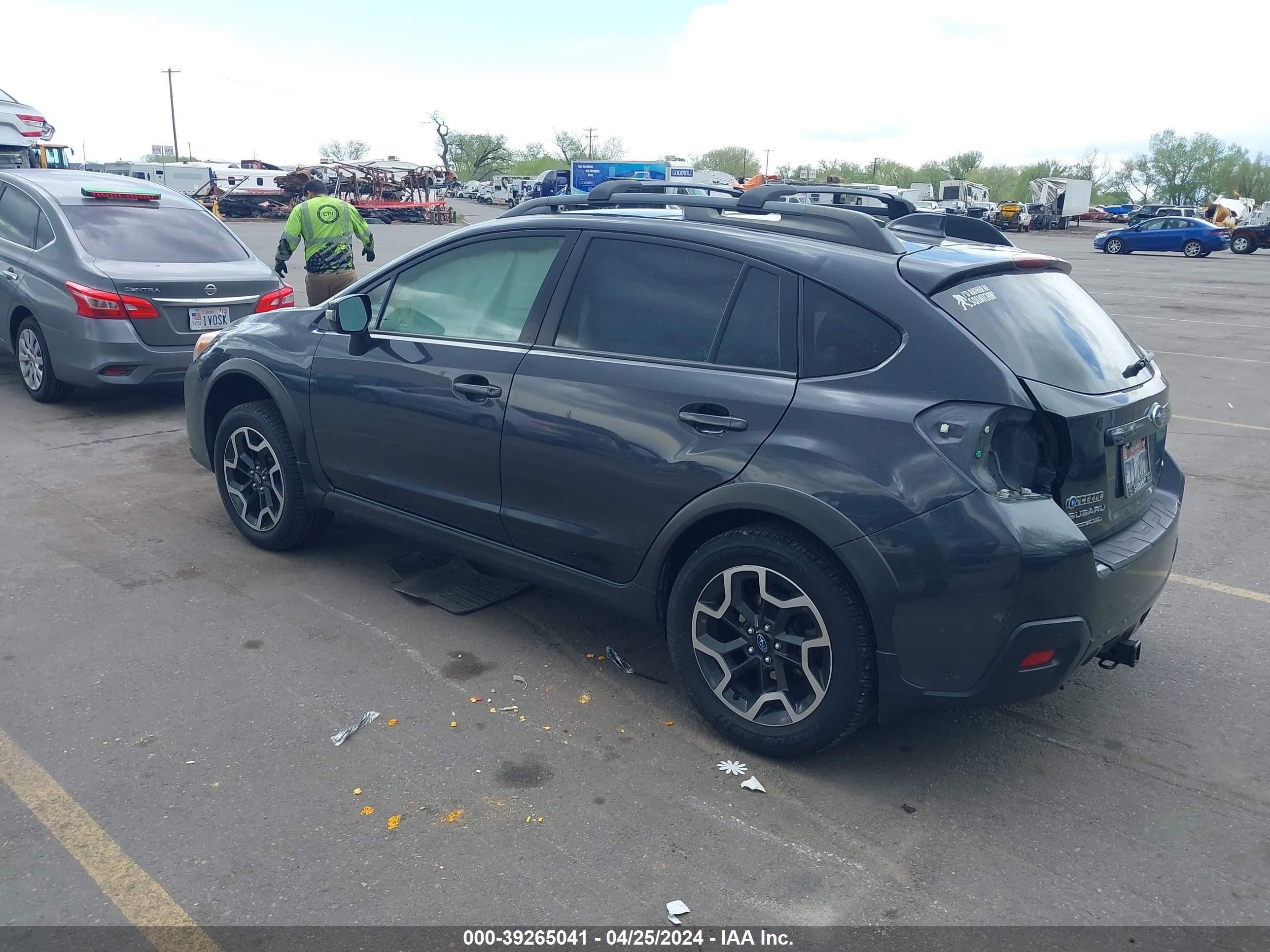 Photo 2 VIN: JF2GPALC9H8256447 - SUBARU CROSSTREK 