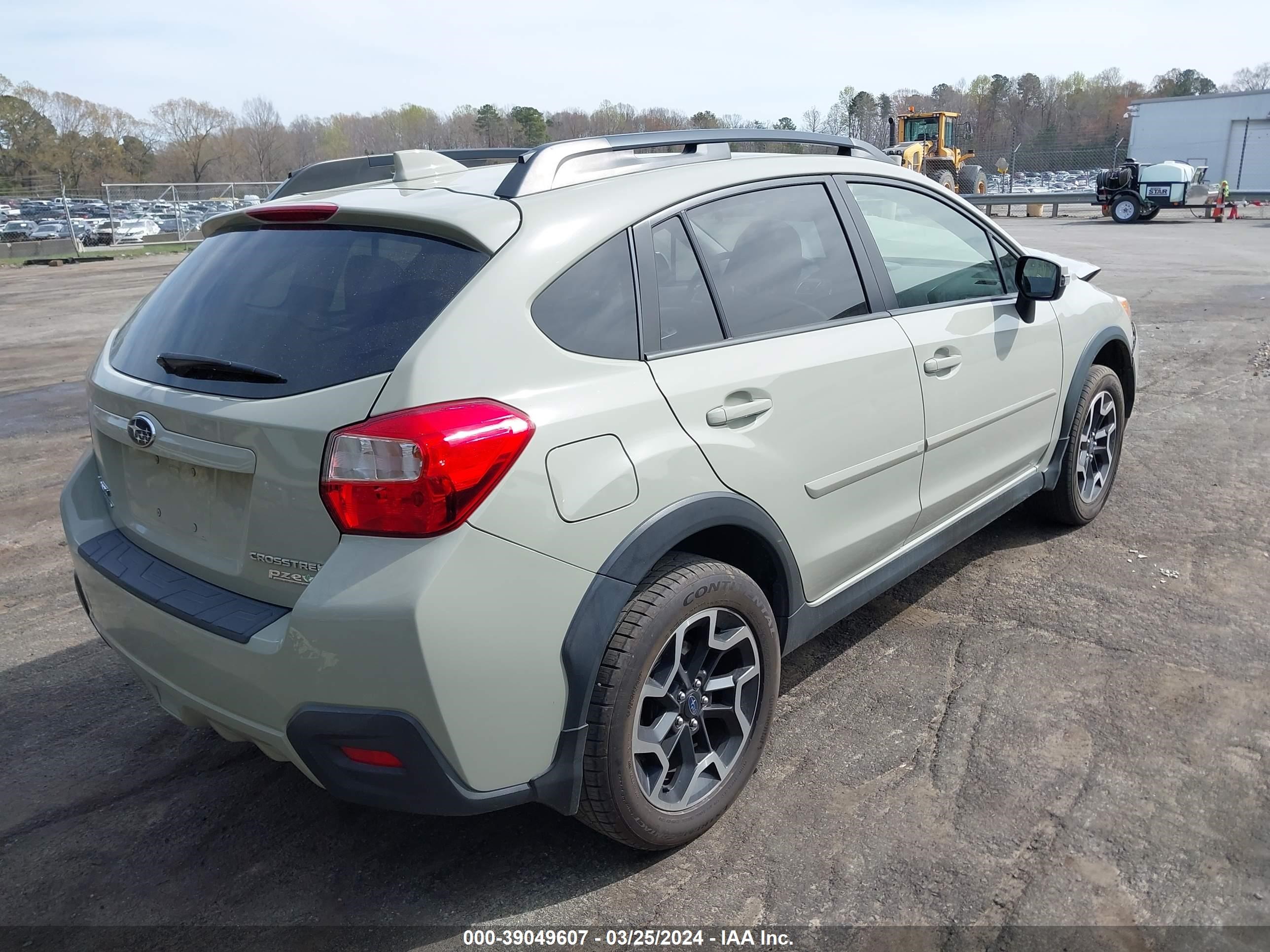 Photo 3 VIN: JF2GPANC1HH233922 - SUBARU CROSSTREK 