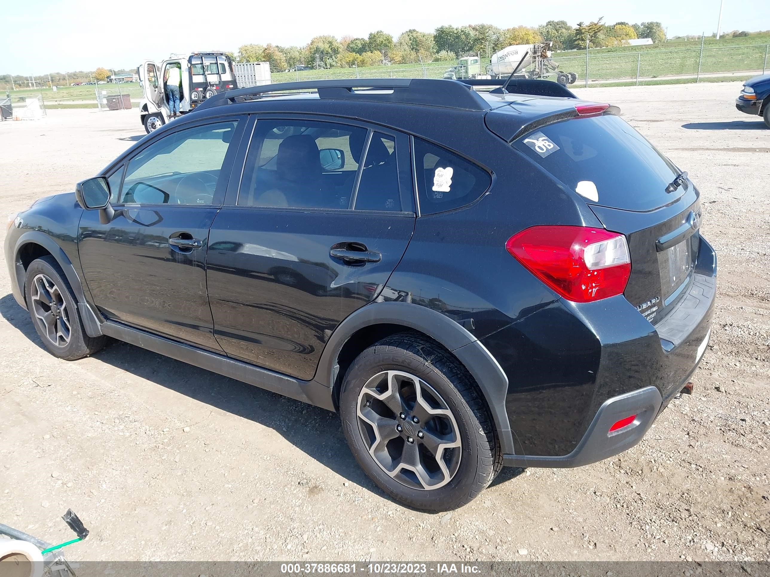 Photo 2 VIN: JF2GPAVCXD2211205 - SUBARU CROSSTREK 