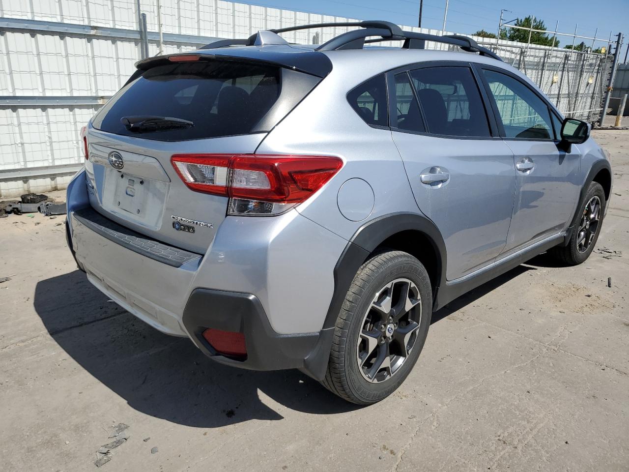 Photo 2 VIN: JF2GTABC9JH227324 - SUBARU CROSSTREK 