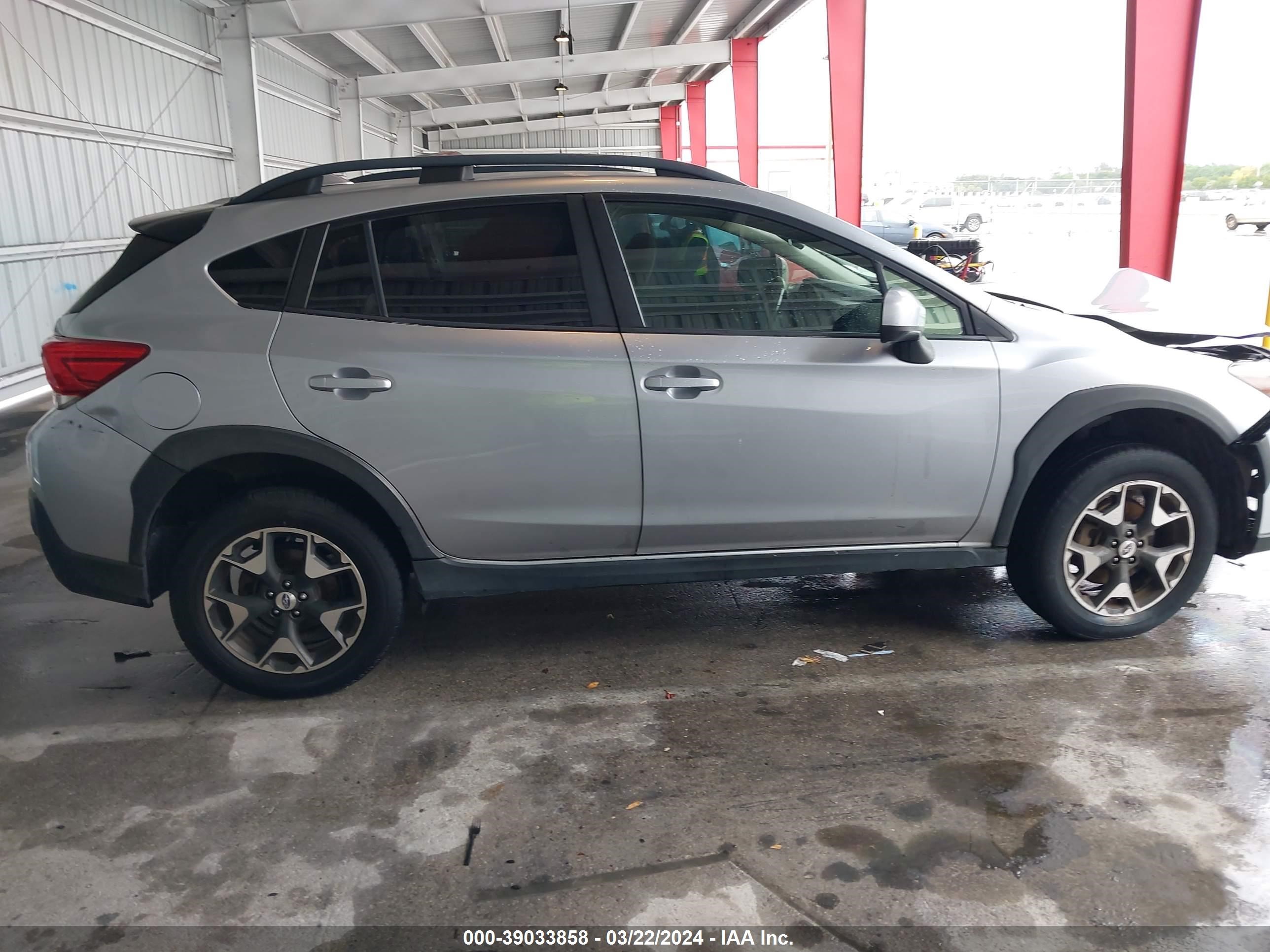 Photo 13 VIN: JF2GTADC2JH317301 - SUBARU CROSSTREK 