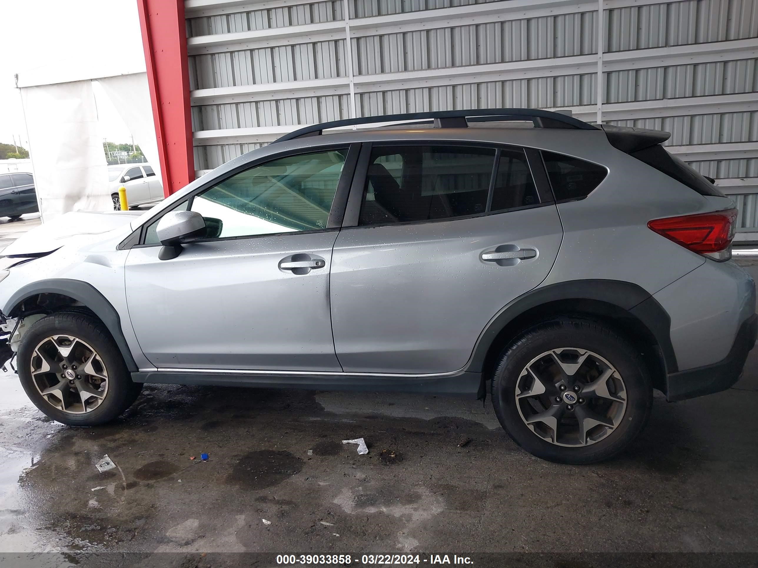 Photo 14 VIN: JF2GTADC2JH317301 - SUBARU CROSSTREK 