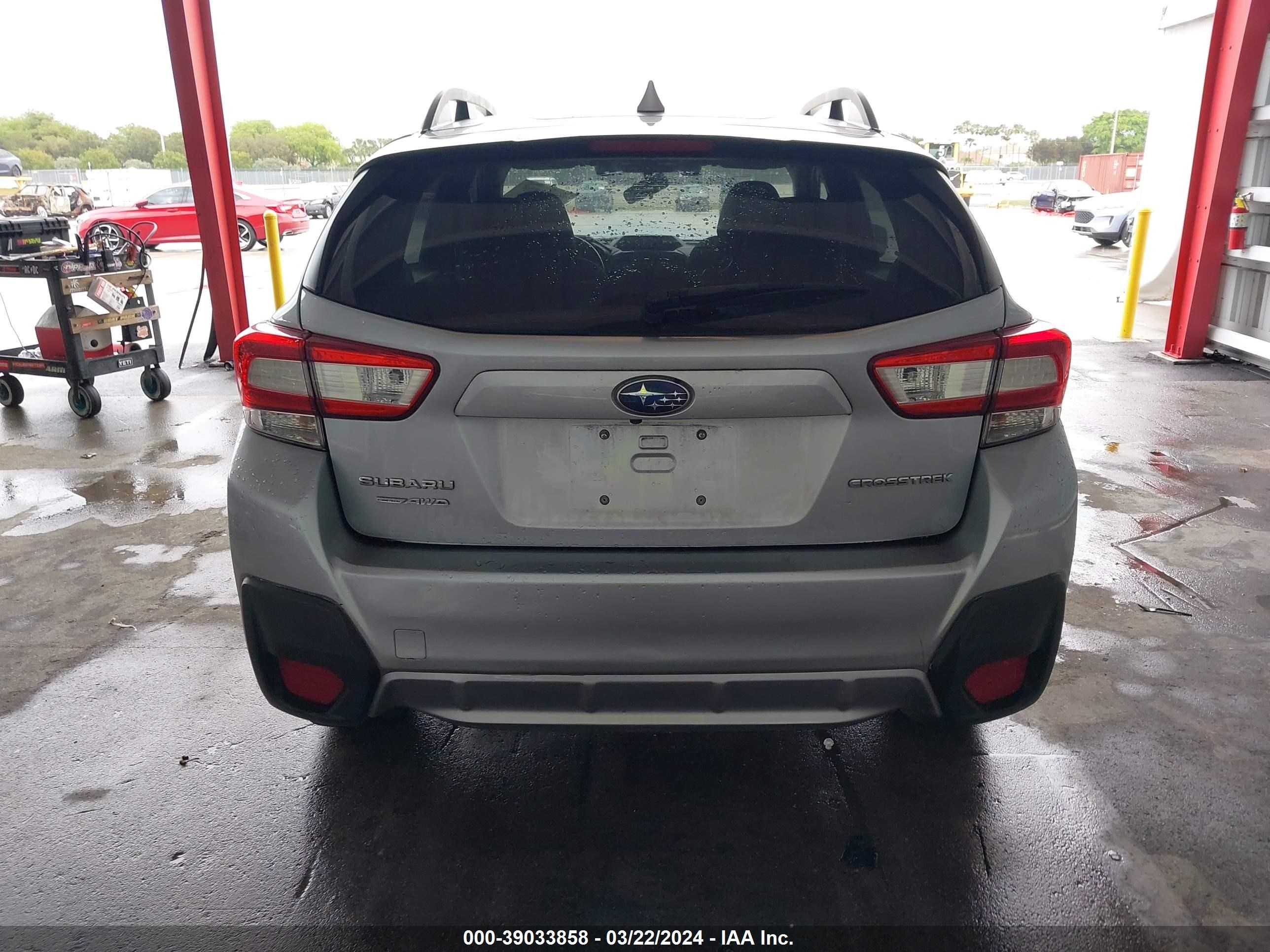 Photo 16 VIN: JF2GTADC2JH317301 - SUBARU CROSSTREK 