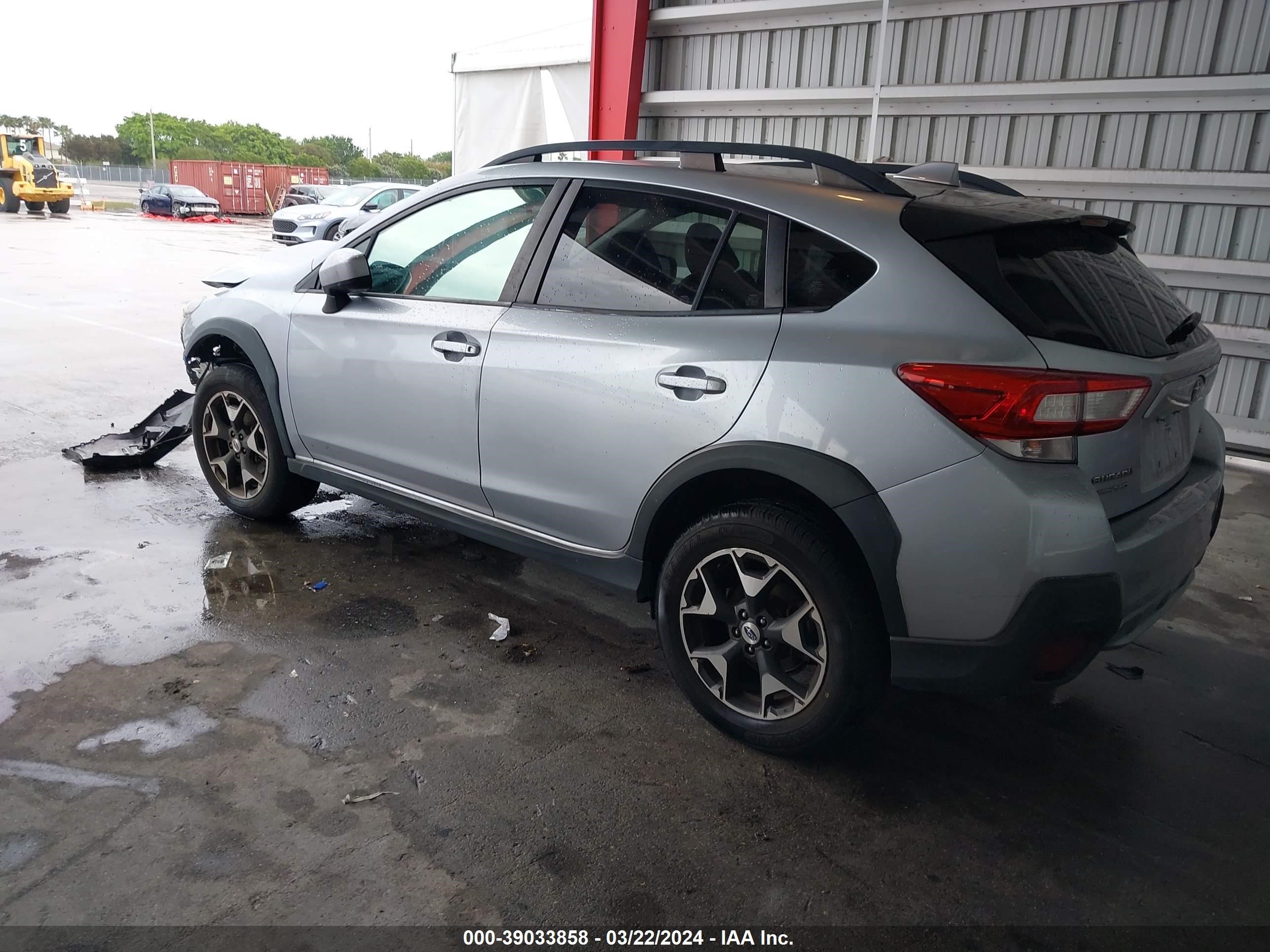 Photo 2 VIN: JF2GTADC2JH317301 - SUBARU CROSSTREK 