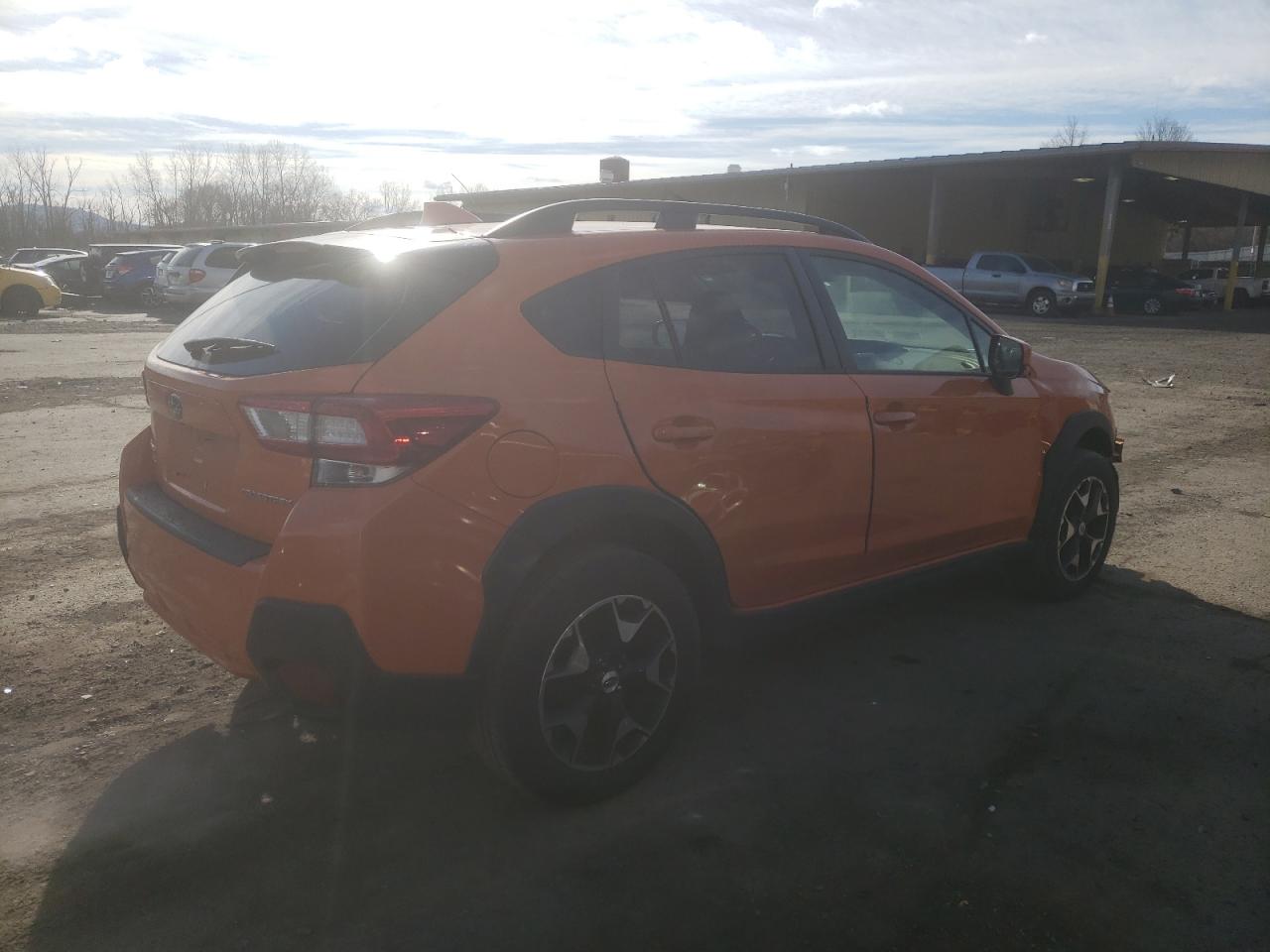 Photo 2 VIN: JF2GTADC7JH223706 - SUBARU CROSSTREK 