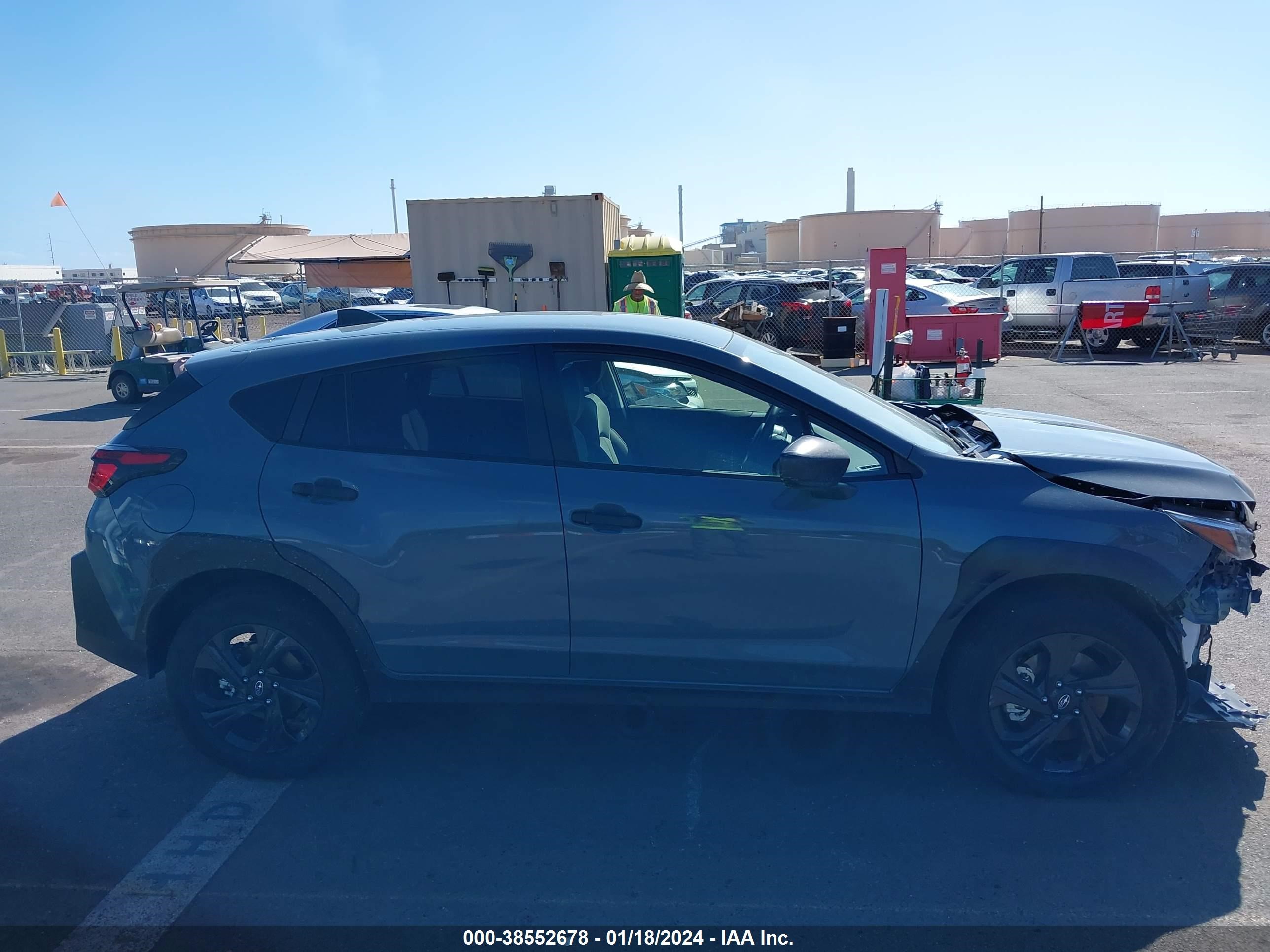 Photo 13 VIN: JF2GUABC4R8287830 - SUBARU CROSSTREK 