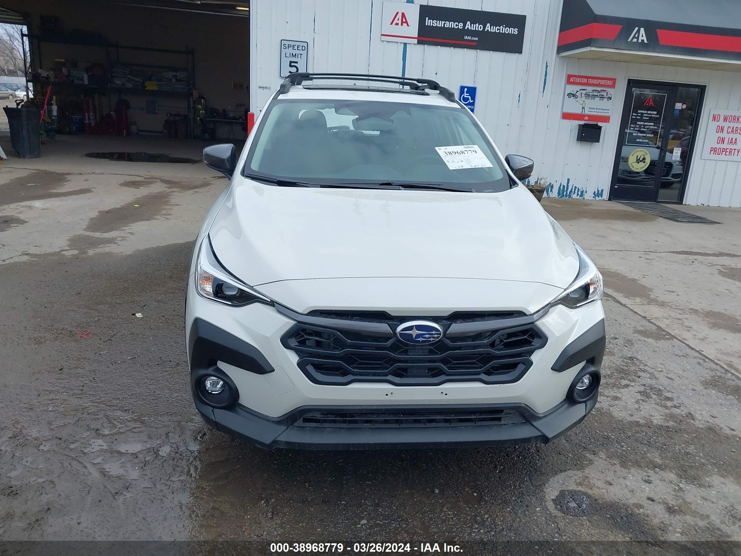 Photo 11 VIN: JF2GUADC2R8300586 - SUBARU CROSSTREK 