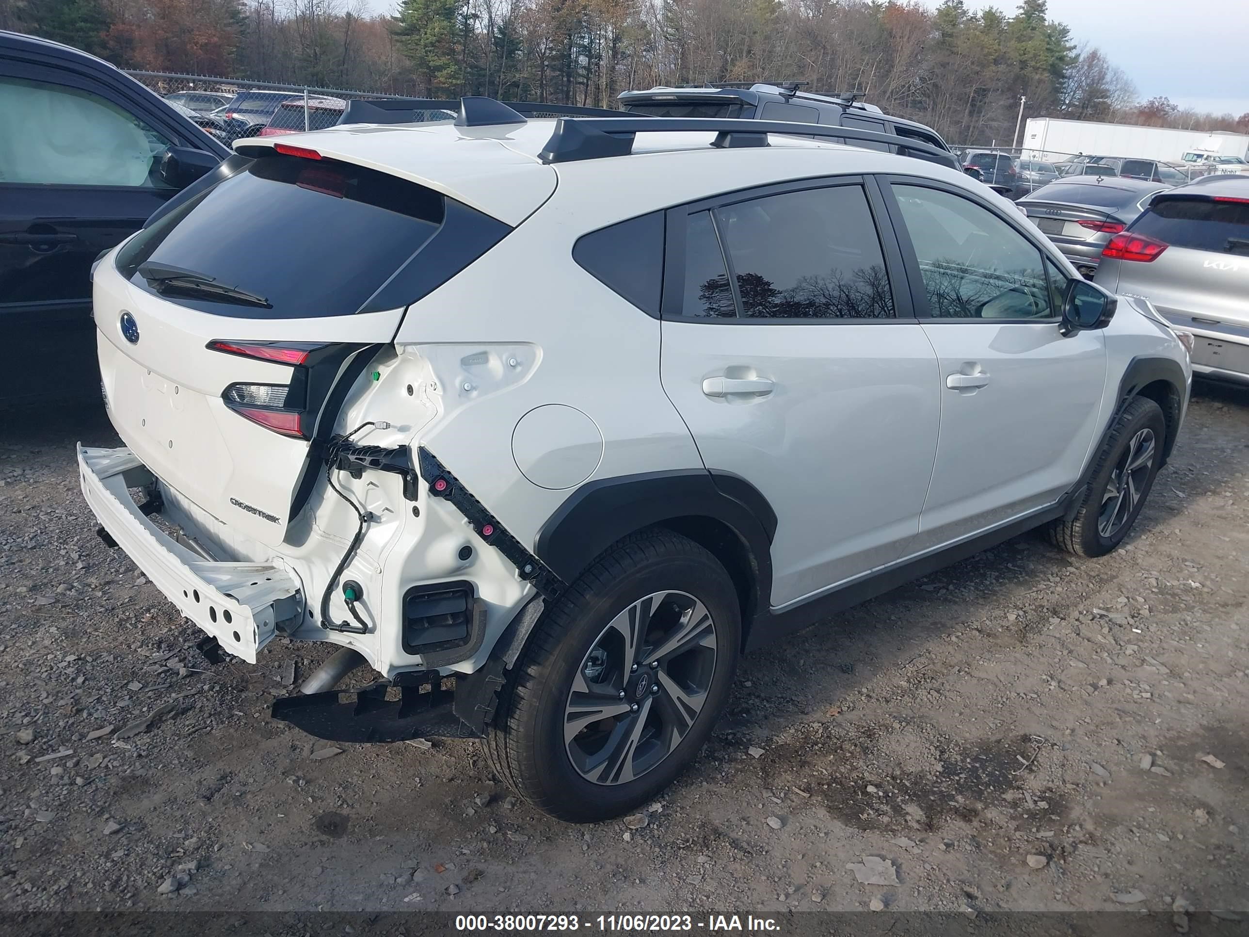 Photo 3 VIN: JF2GUADC4R8235661 - SUBARU CROSSTREK 