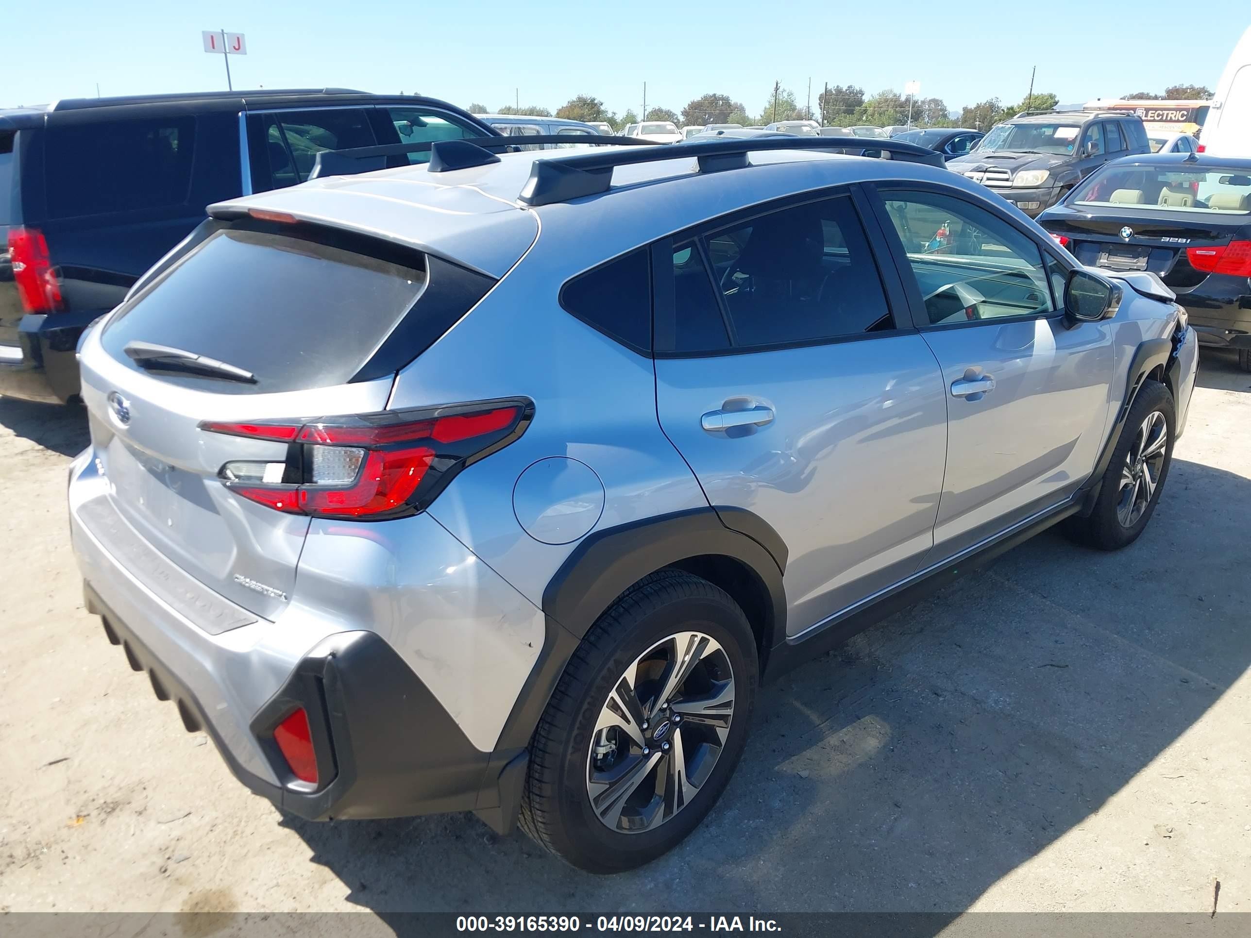 Photo 3 VIN: JF2GUADC5R8236320 - SUBARU CROSSTREK 