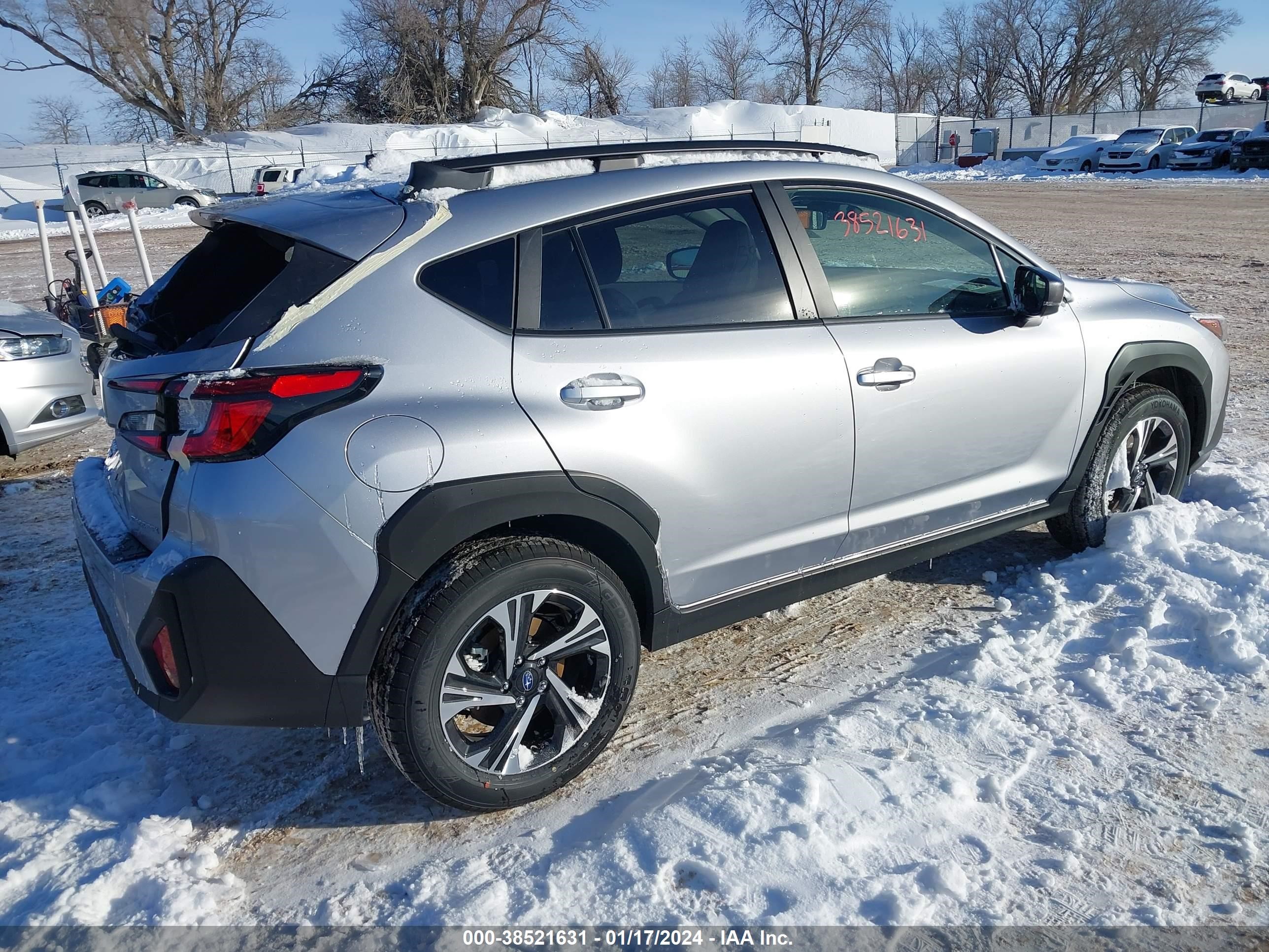 Photo 3 VIN: JF2GUADC5R8296596 - SUBARU CROSSTREK 