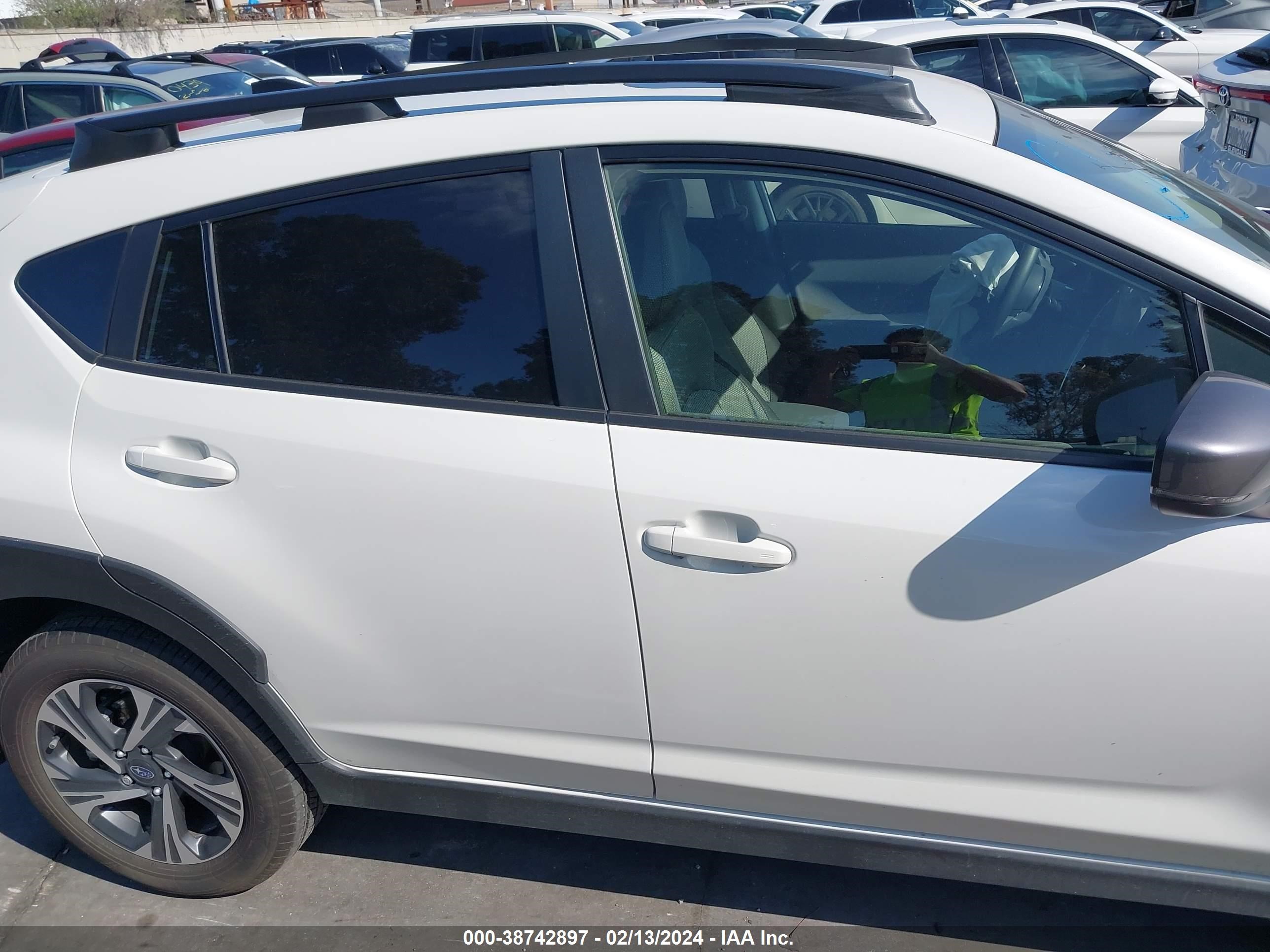 Photo 13 VIN: JF2GUADC6RH209353 - SUBARU CROSSTREK 