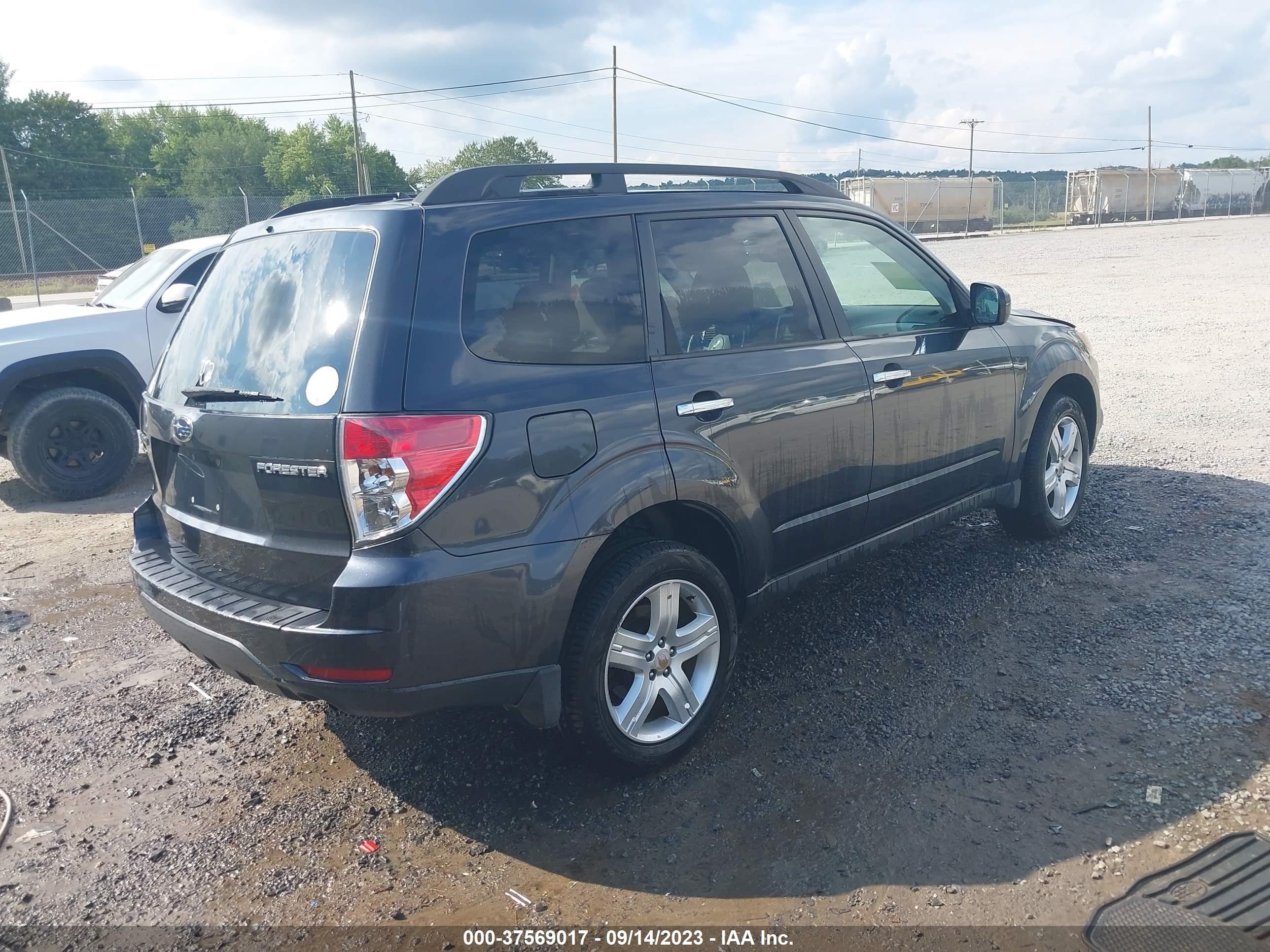 Photo 3 VIN: JF2SH6CC0AH911458 - SUBARU FORESTER 