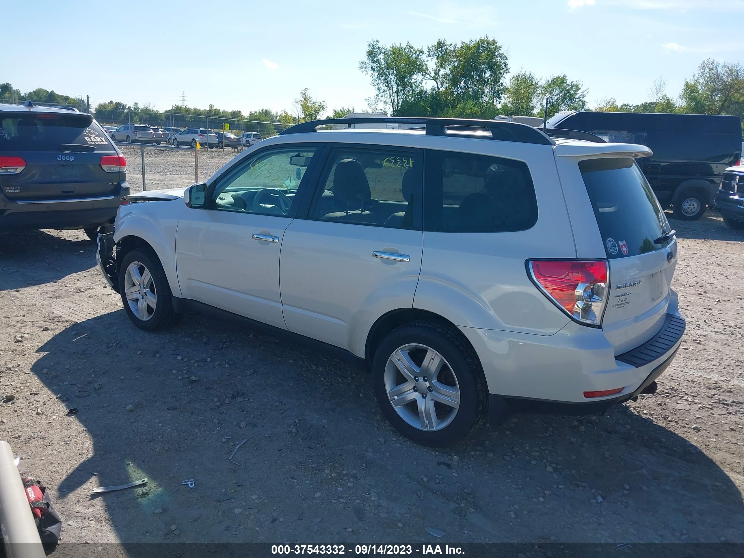 Photo 2 VIN: JF2SH6CC2AH730619 - SUBARU FORESTER 