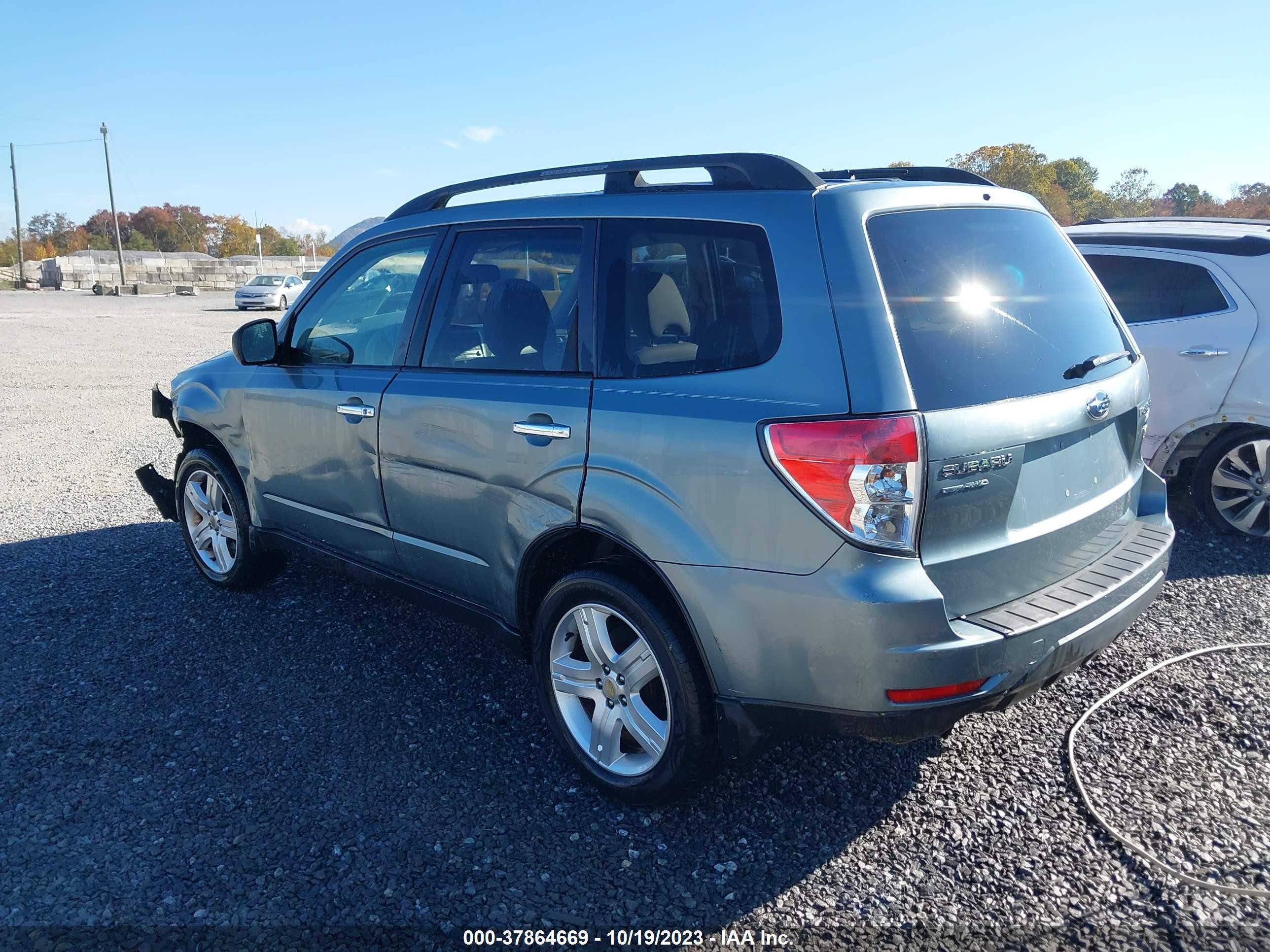 Photo 2 VIN: JF2SH6CC2AH806470 - SUBARU FORESTER 