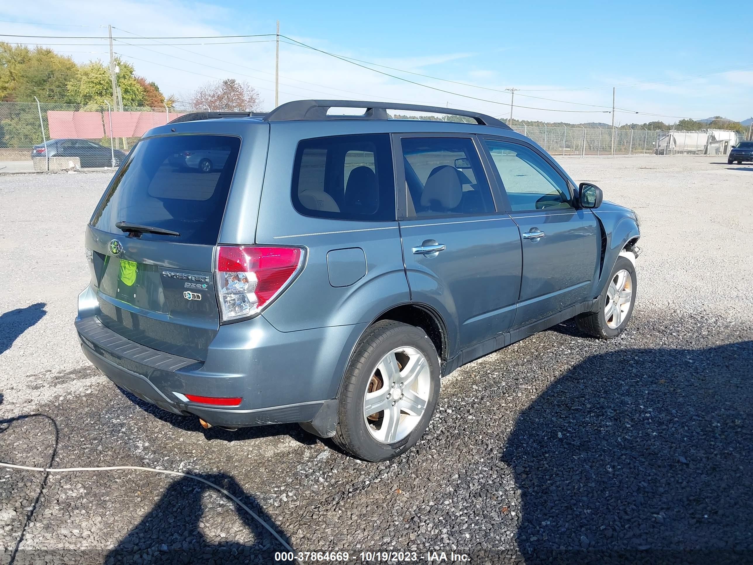 Photo 3 VIN: JF2SH6CC2AH806470 - SUBARU FORESTER 