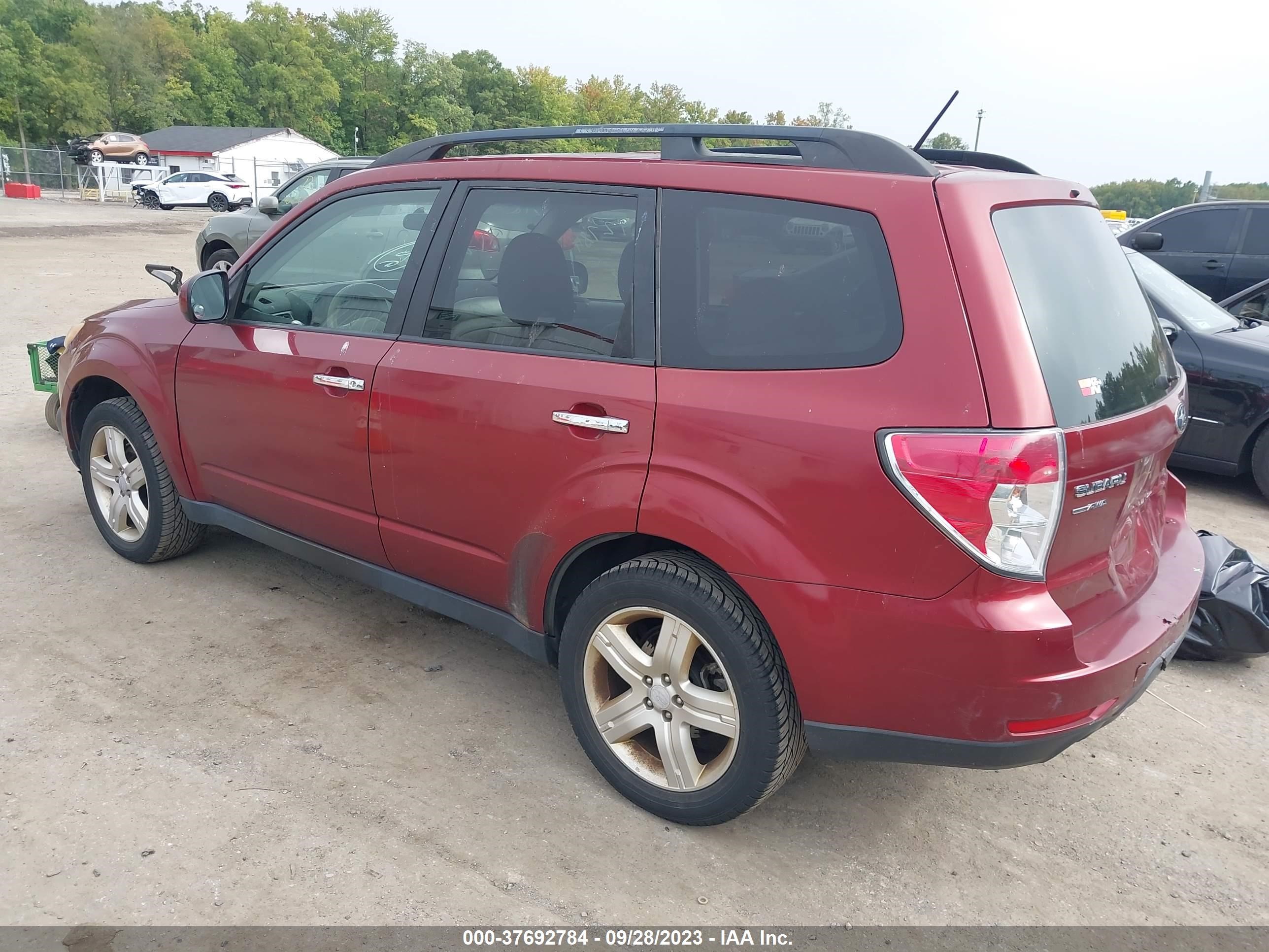 Photo 2 VIN: JF2SH6CC8AH781882 - SUBARU FORESTER 