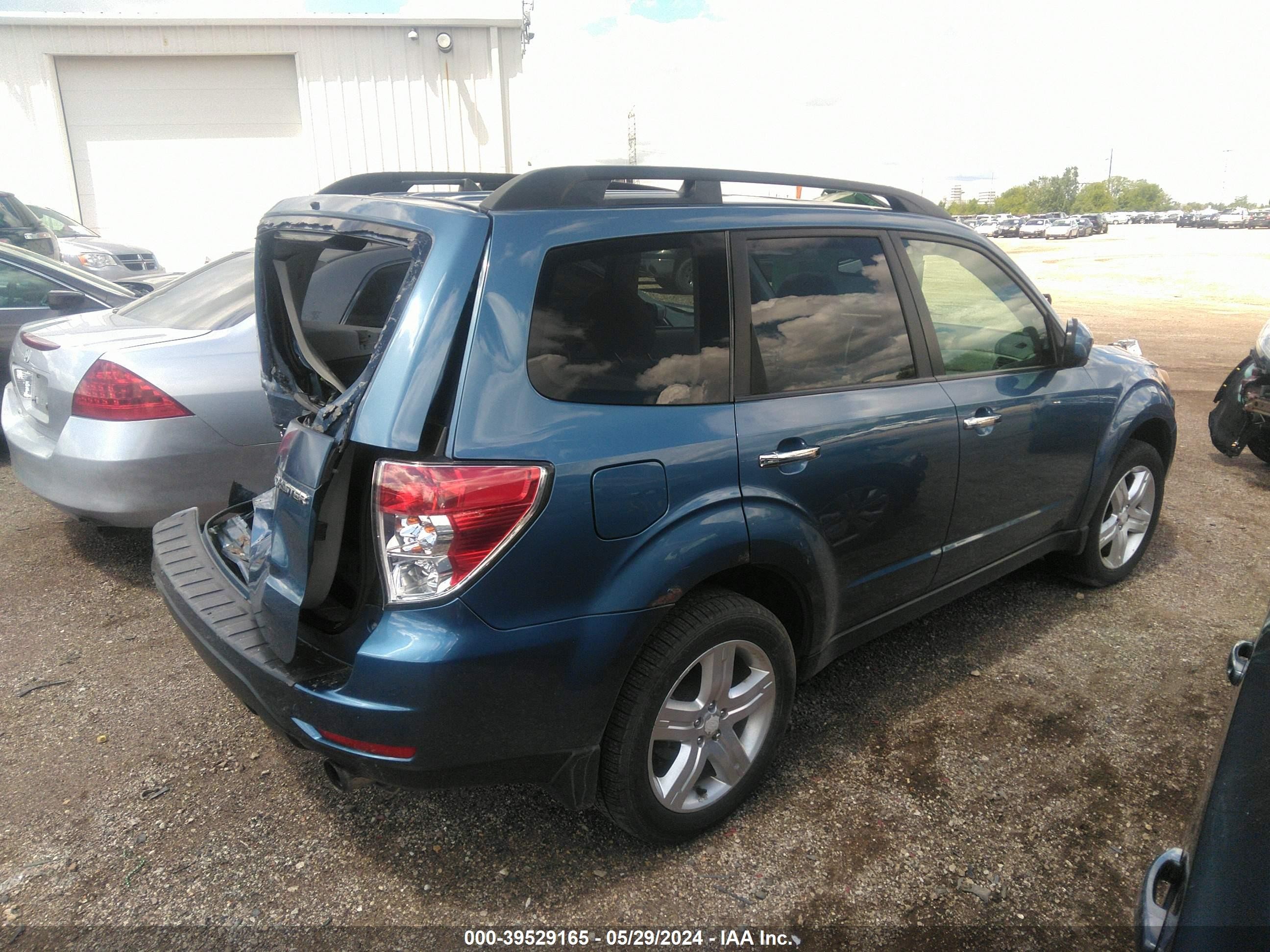 Photo 3 VIN: JF2SH6DC2AH712037 - SUBARU FORESTER 