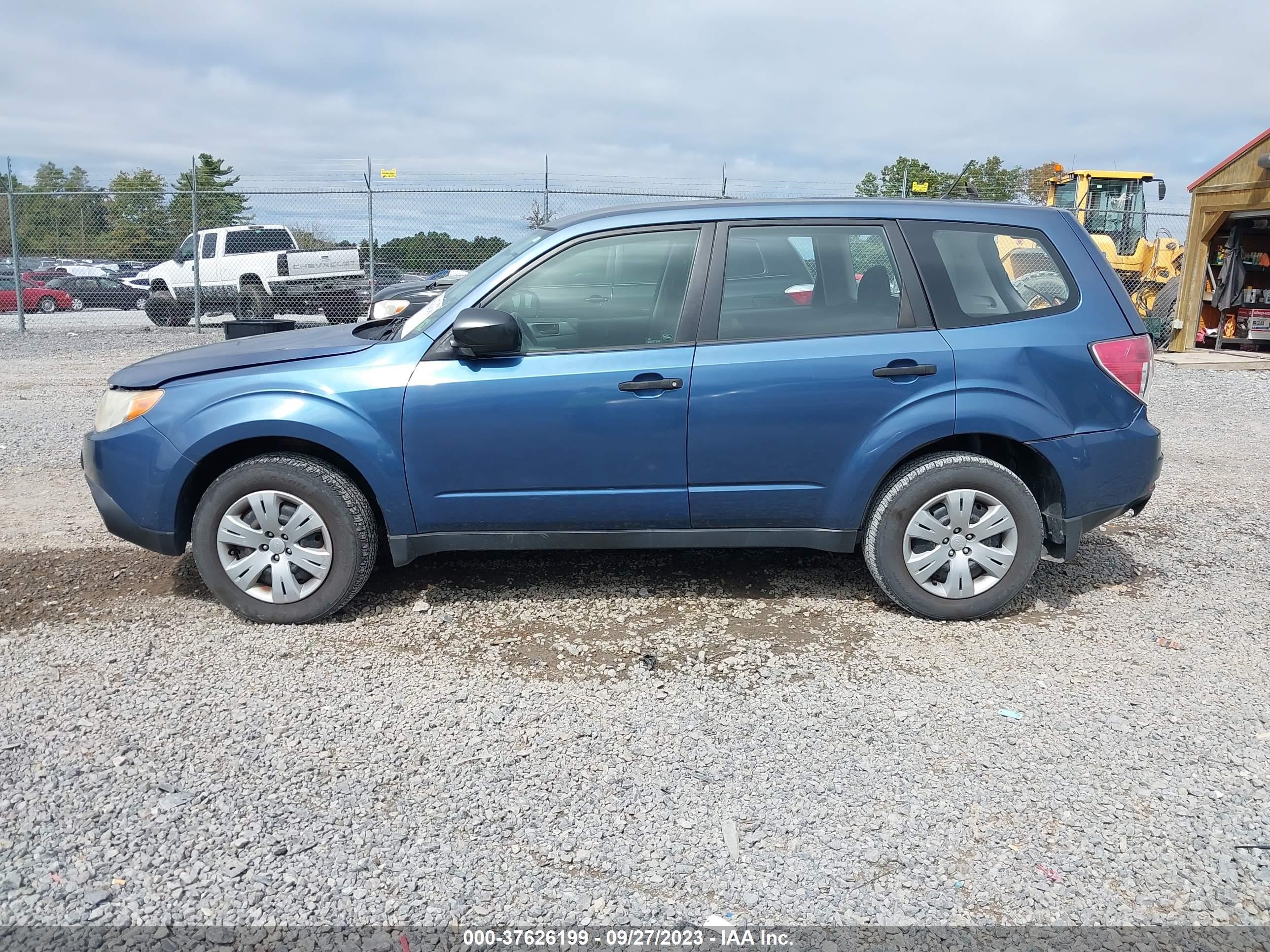 Photo 13 VIN: JF2SHAAC4CH402370 - SUBARU FORESTER 