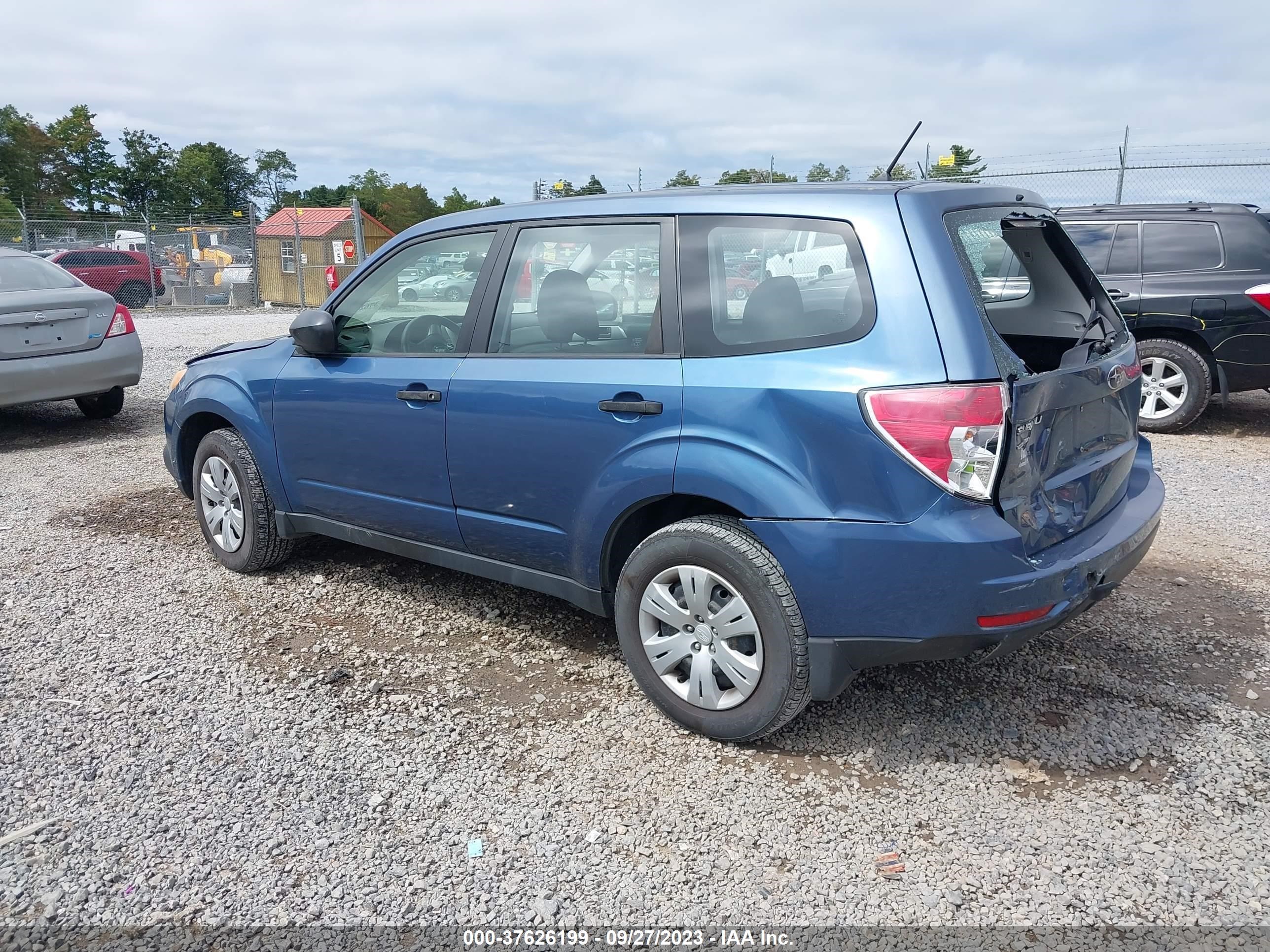 Photo 2 VIN: JF2SHAAC4CH402370 - SUBARU FORESTER 