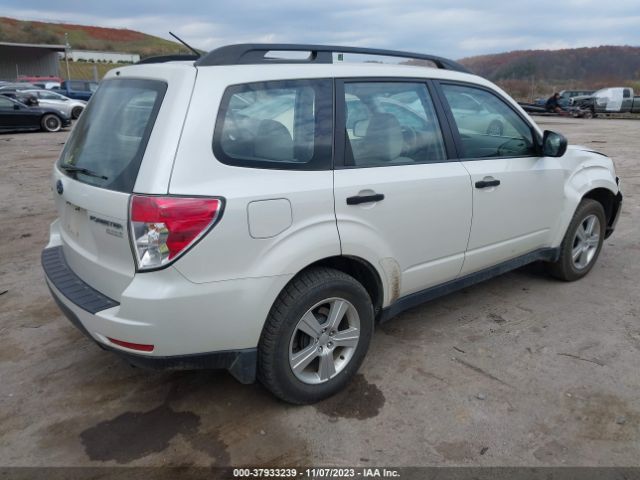 Photo 3 VIN: JF2SHABC1CH440427 - SUBARU FORESTER 