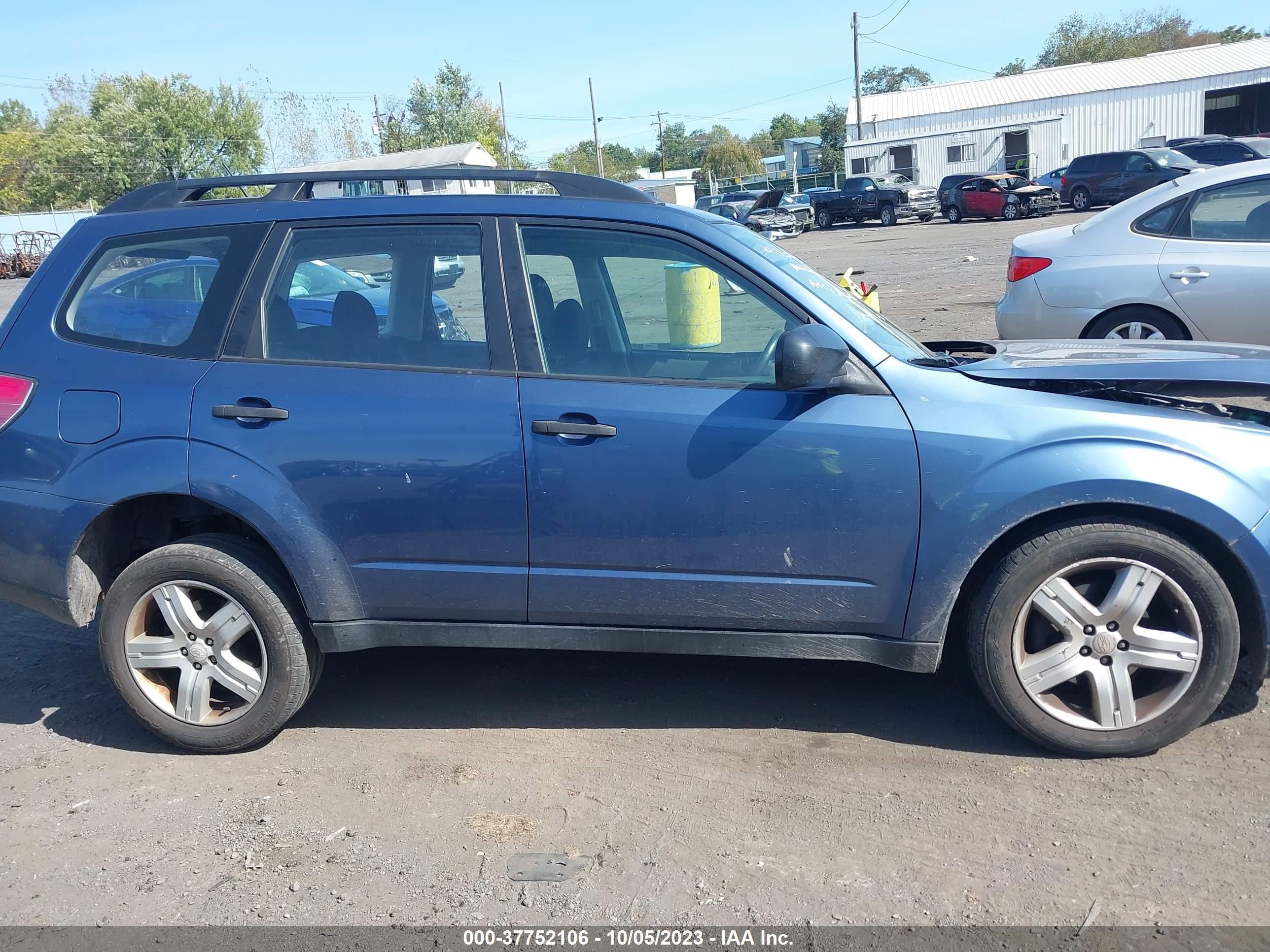 Photo 12 VIN: JF2SHABC2BH733252 - SUBARU FORESTER 