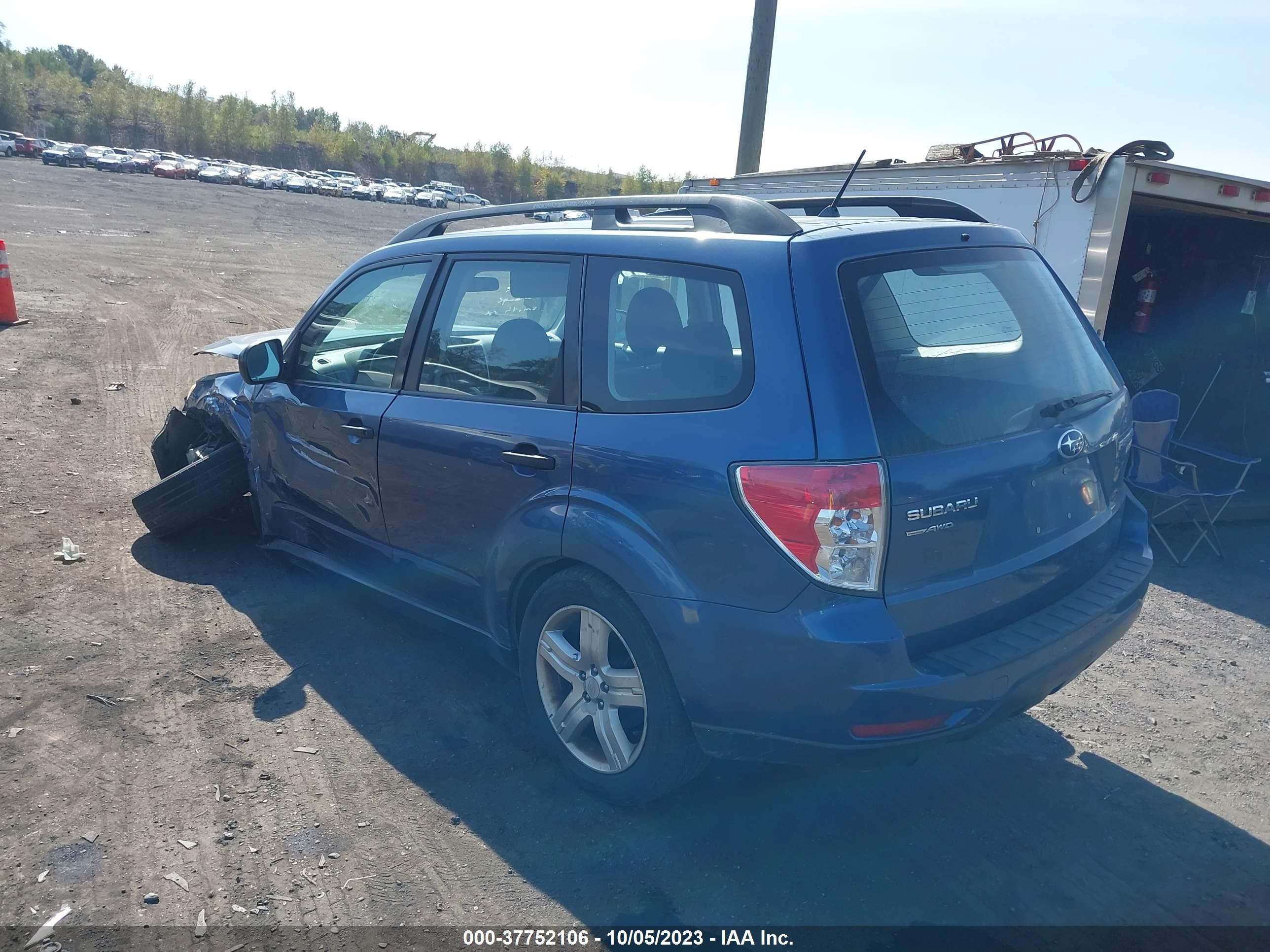 Photo 2 VIN: JF2SHABC2BH733252 - SUBARU FORESTER 