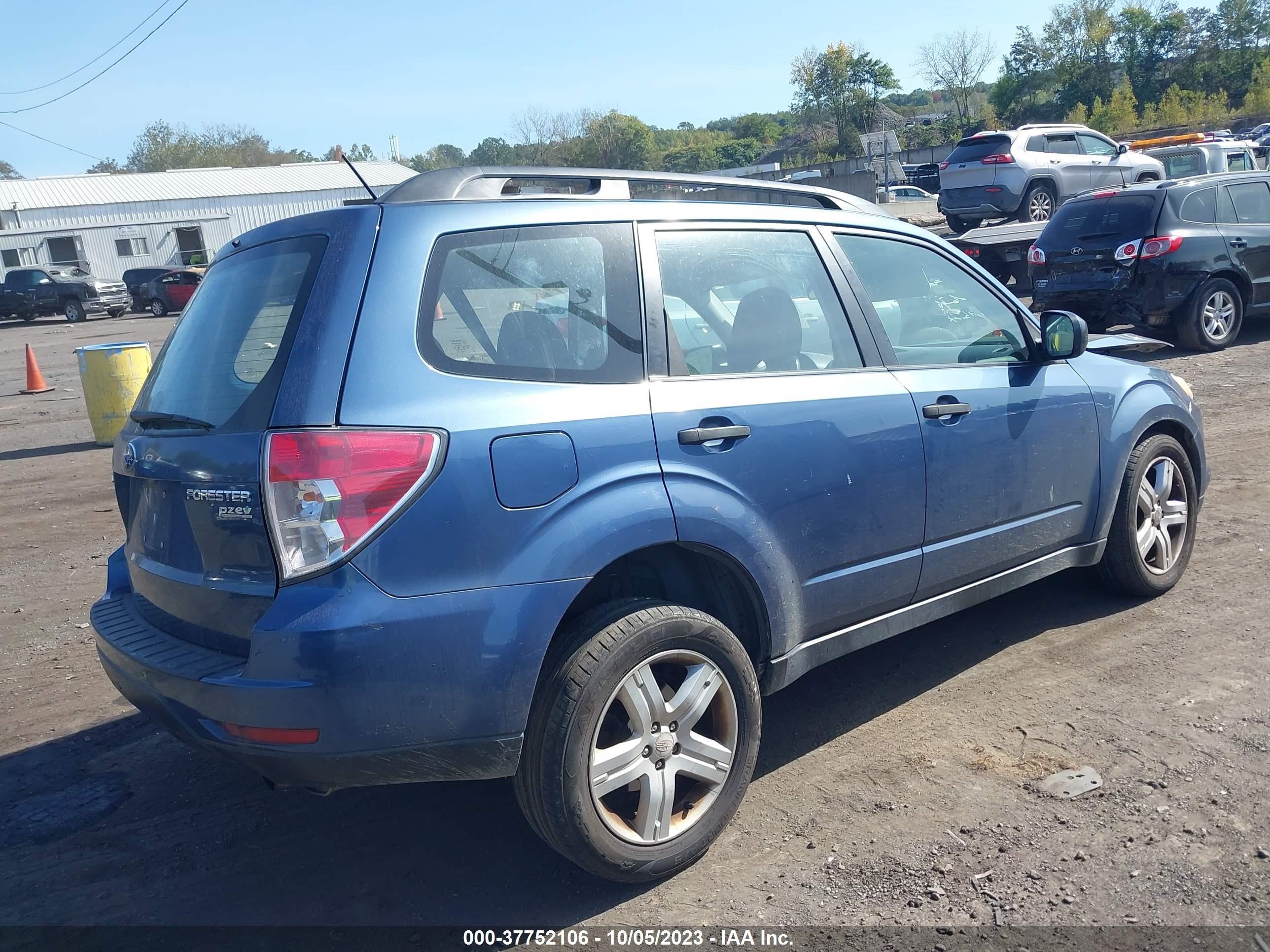 Photo 3 VIN: JF2SHABC2BH733252 - SUBARU FORESTER 