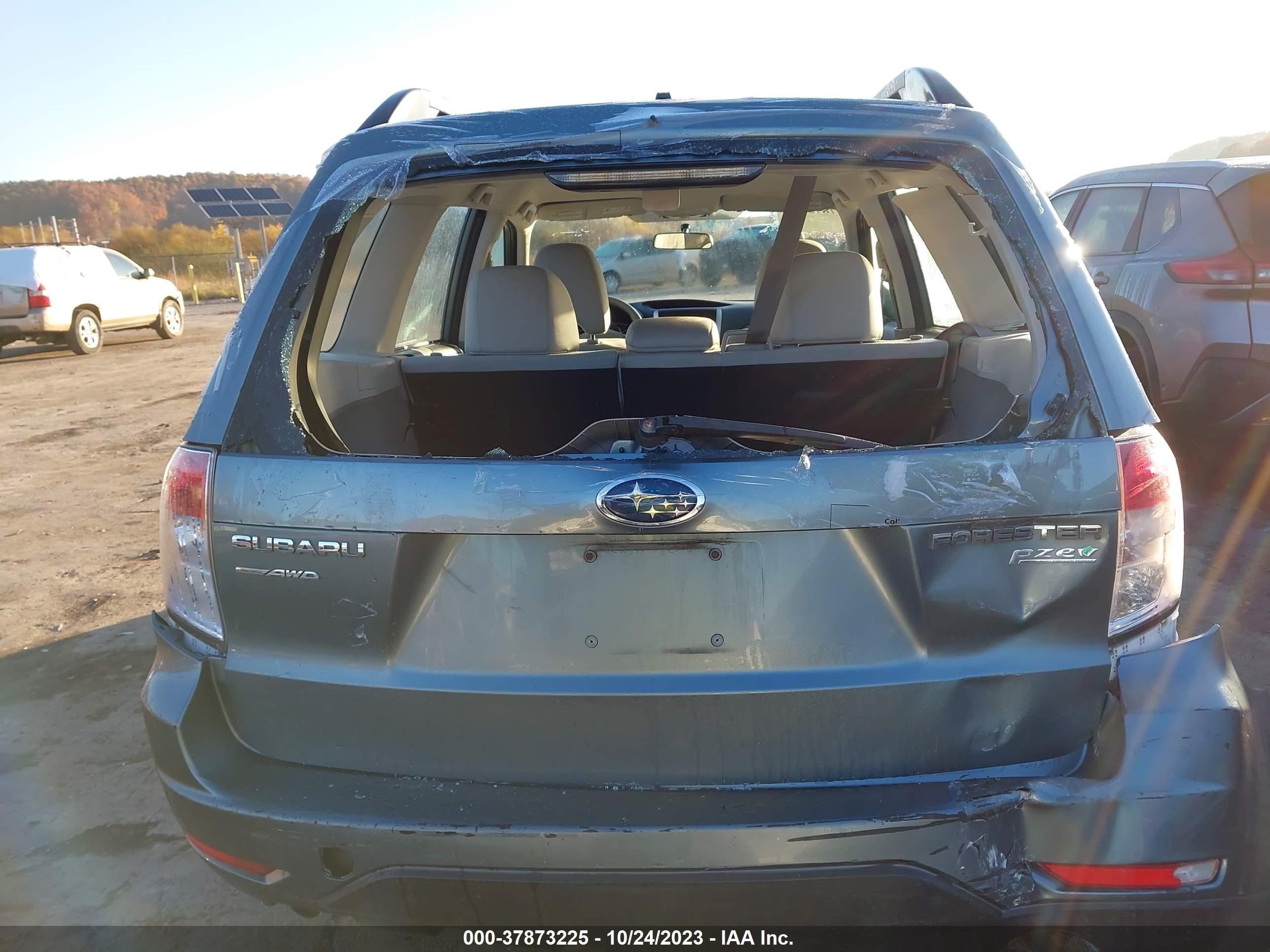 Photo 15 VIN: JF2SHABC3CH420504 - SUBARU FORESTER 